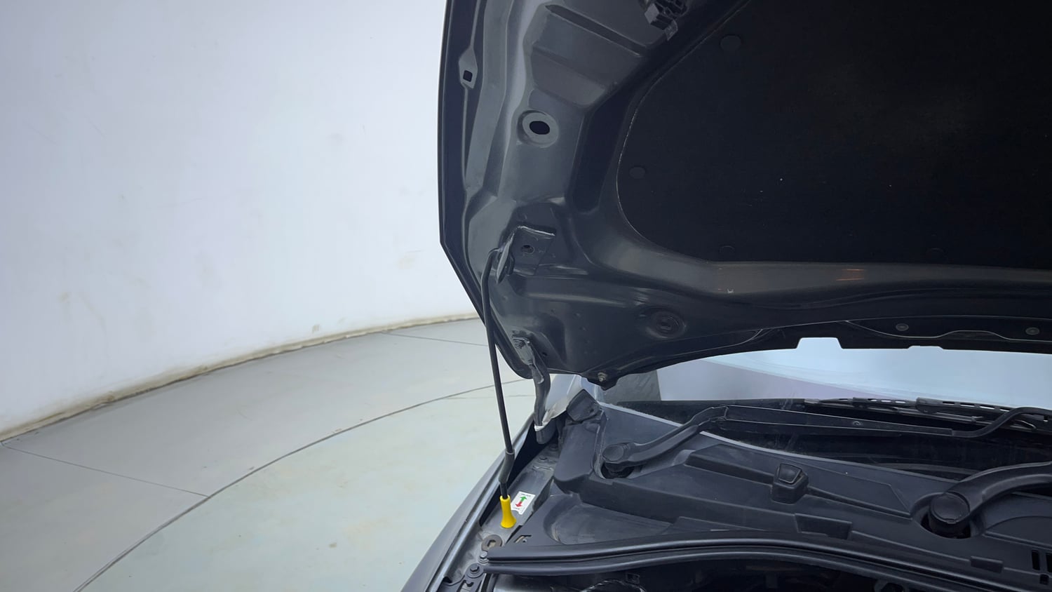 Used 2023 Tata Tiago XZA Plus Petrol Automatic engine ENGINE RIGHT SIDE HINGE & APRON VIEW