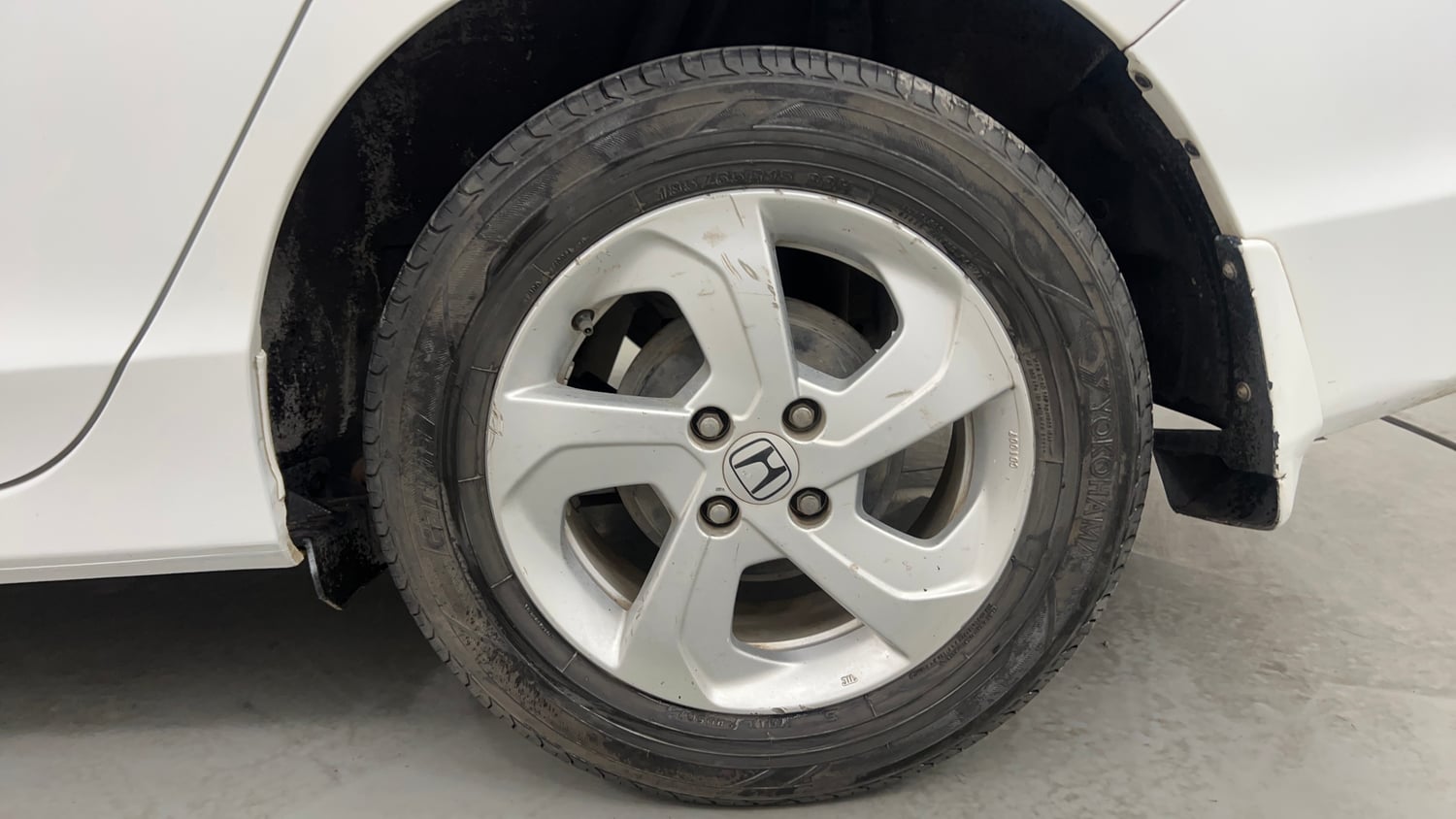 Used 2016 Honda City VX CVT Petrol Automatic tyres LEFT REAR TYRE RIM VIEW