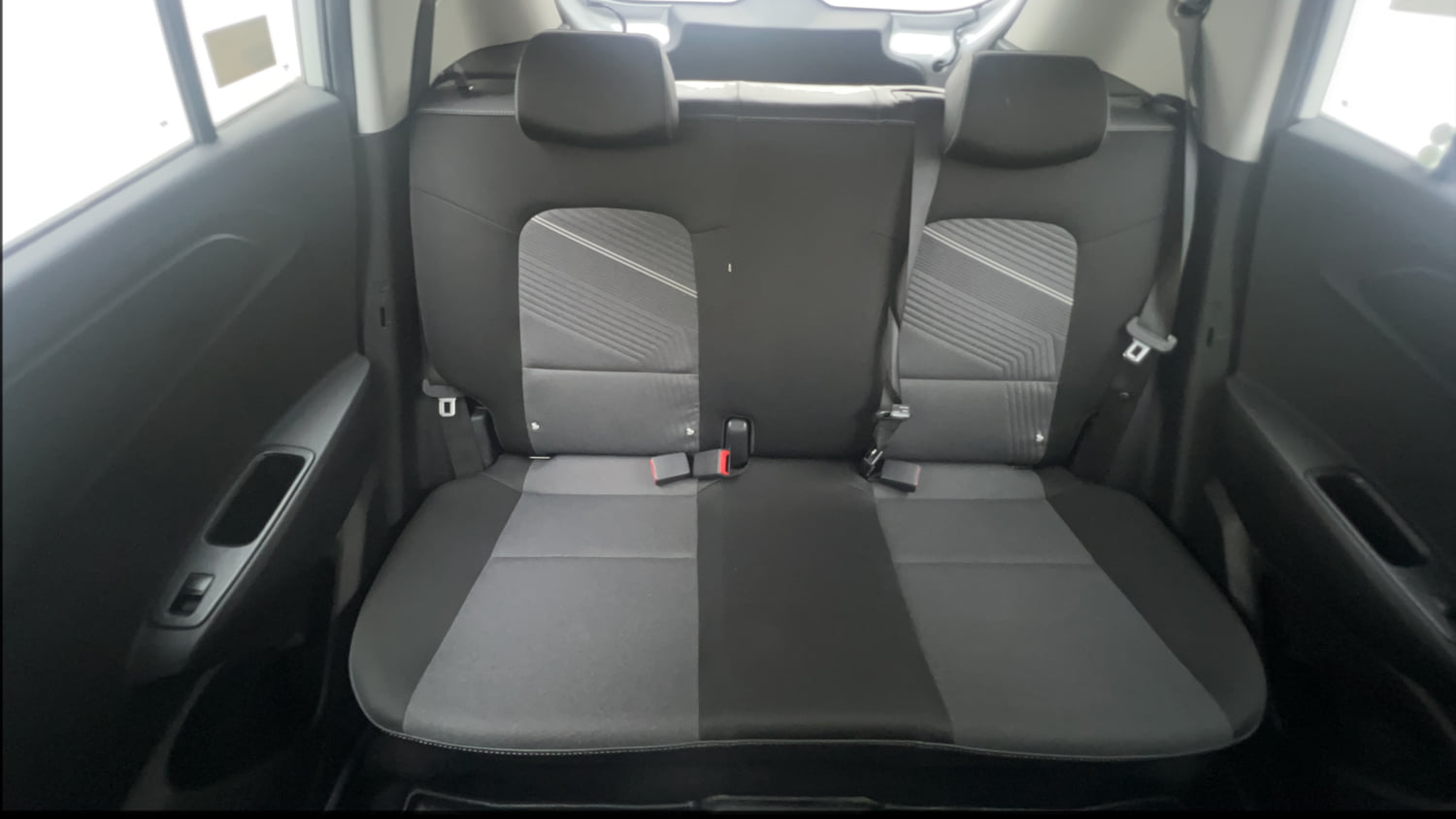 Used 2025 Hyundai Exter SX Tech 1.2 HY-CNG DUO MT Cng Manual interior REAR SEAT CONDITION VIEW