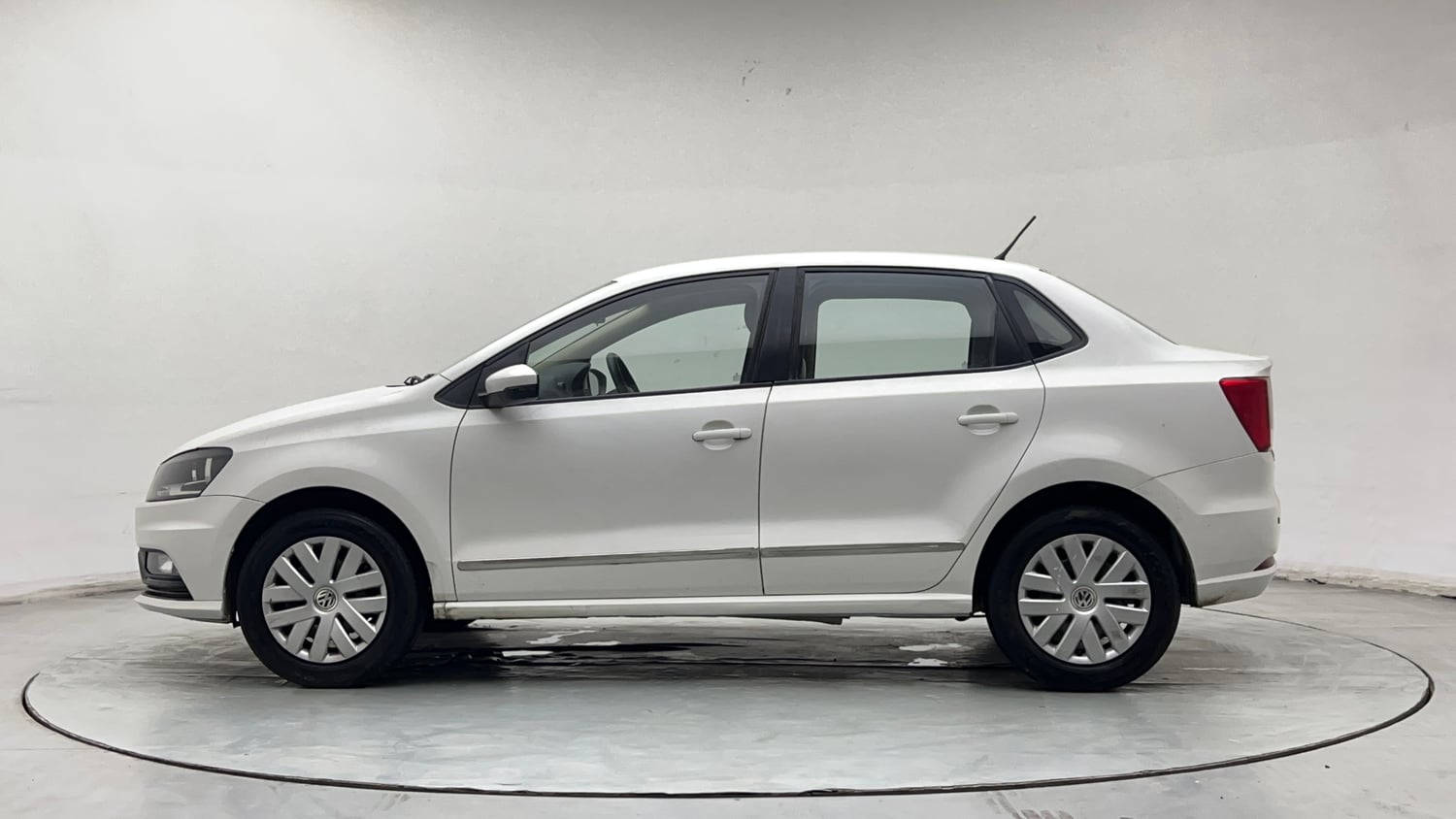 Used 2016 volkswagen Ameo Comfortline 1.2 Petrol+cng(Outside fitted) Petrol+cng Manual exterior LEFT SIDE VIEW