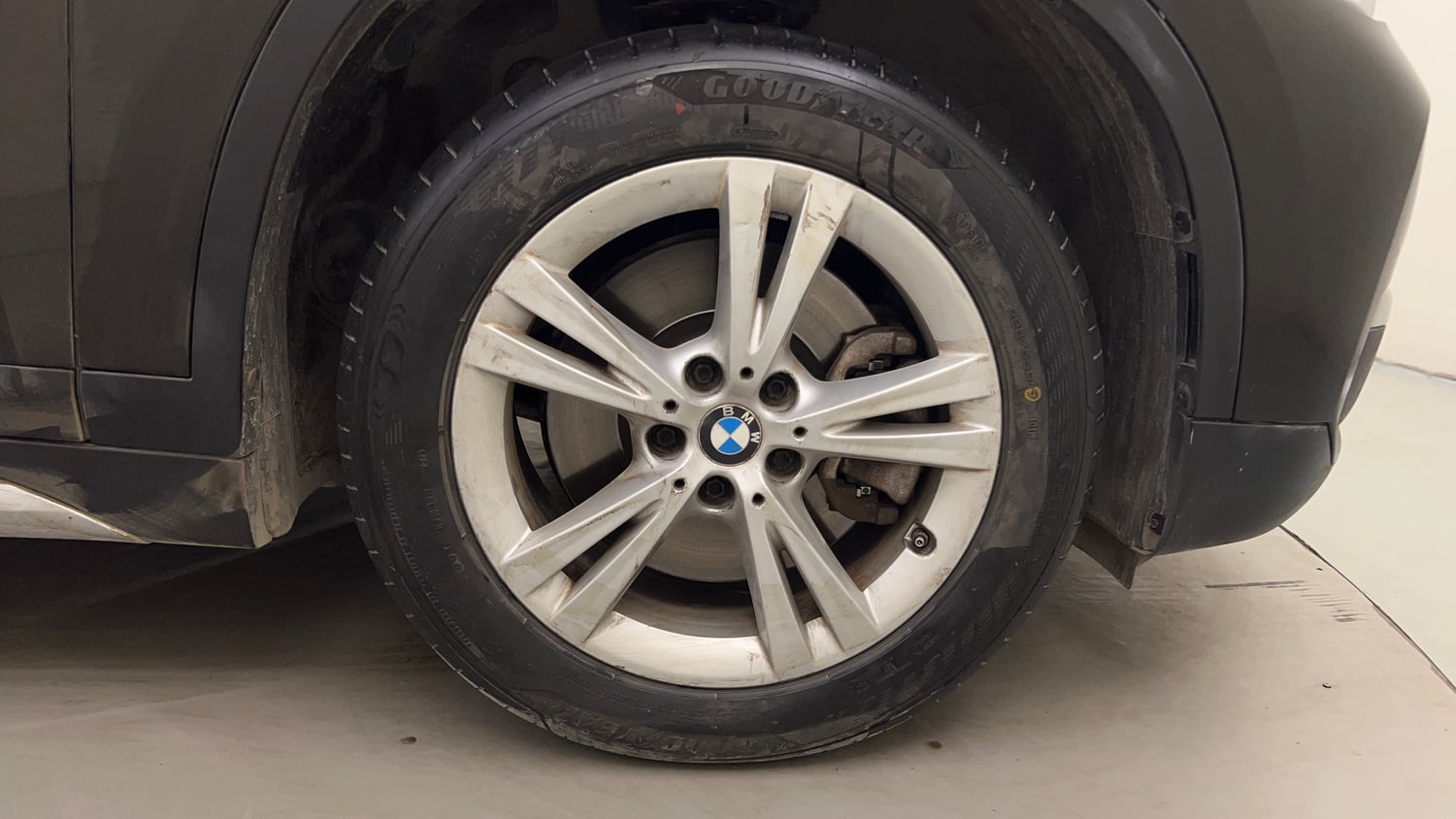 Used 2019 BMW X1 sDrive20i xLine Petrol Automatic tyres RIGHT FRONT TYRE RIM VIEW