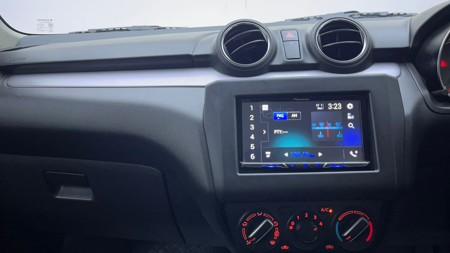 Used 2022 Maruti Suzuki Swift VXi AMT Petrol Automatic interior MUSIC SYSTEM & AC CONTROL VIEW