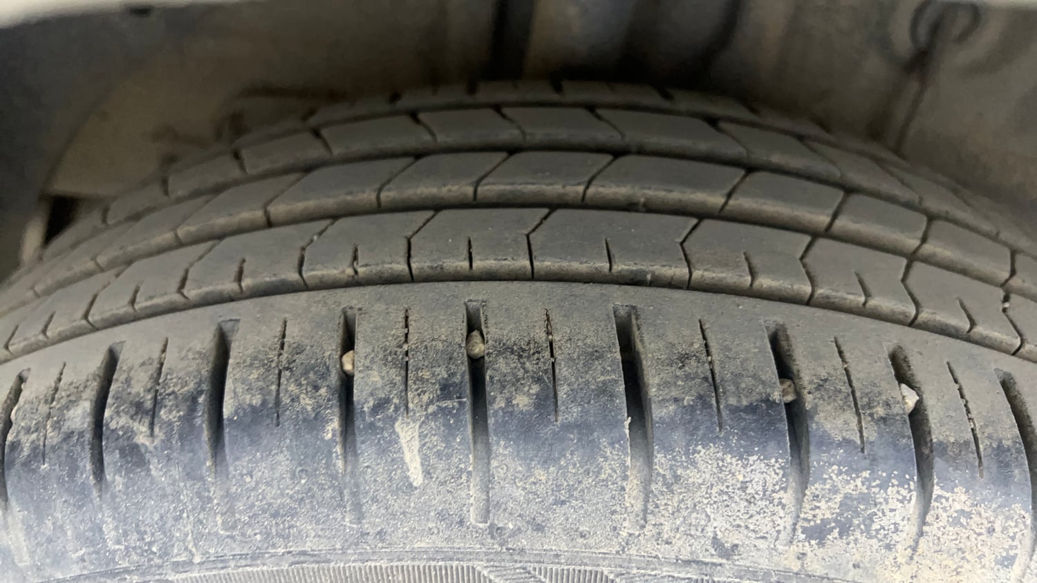 Used 2015 Hyundai Elite i20 Asta 1.4 CRDI Diesel Manual tyres RIGHT REAR TYRE TREAD VIEW
