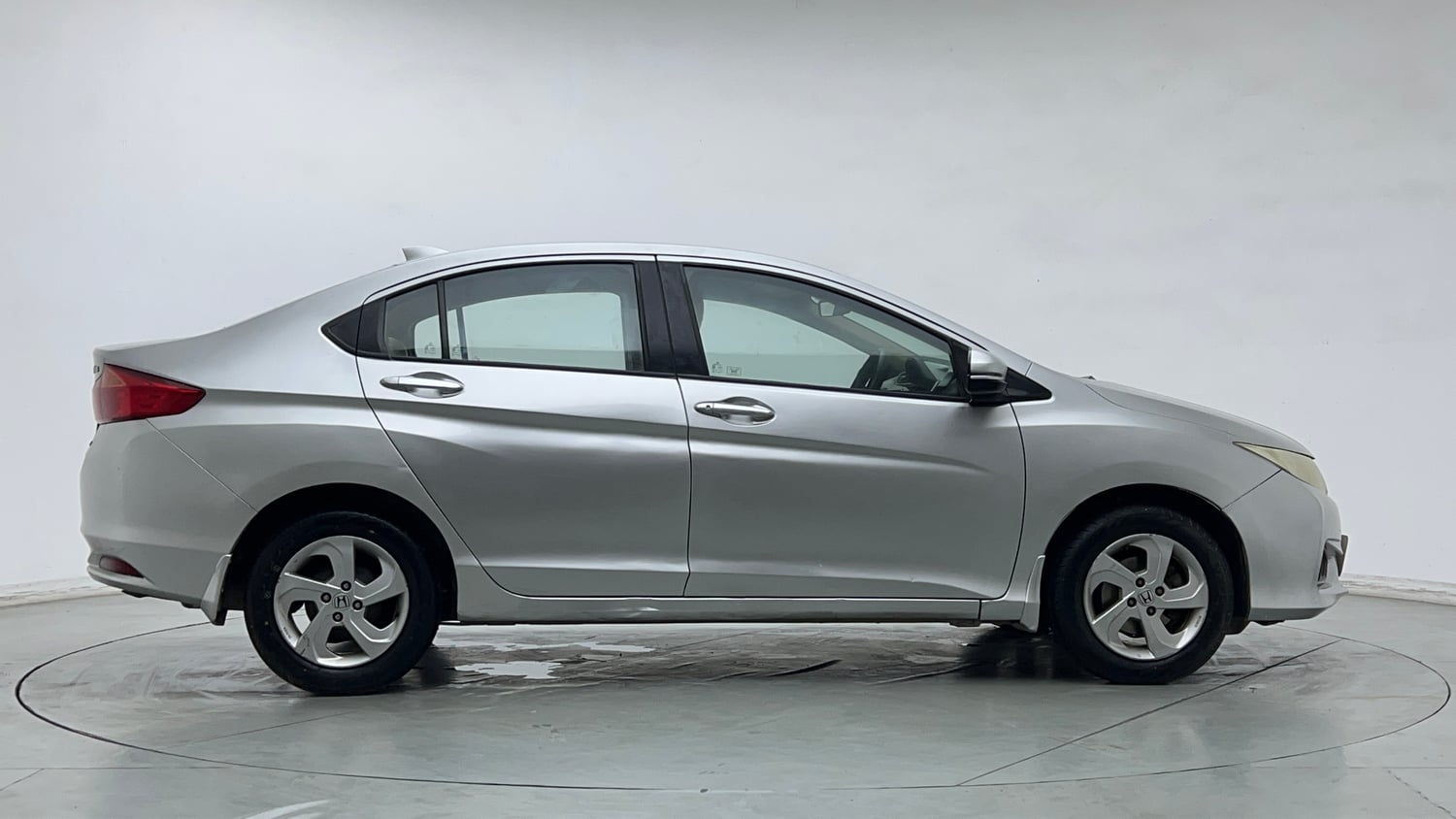 Used 2016 Honda City V Petrol Manual exterior RIGHT SIDE VIEW