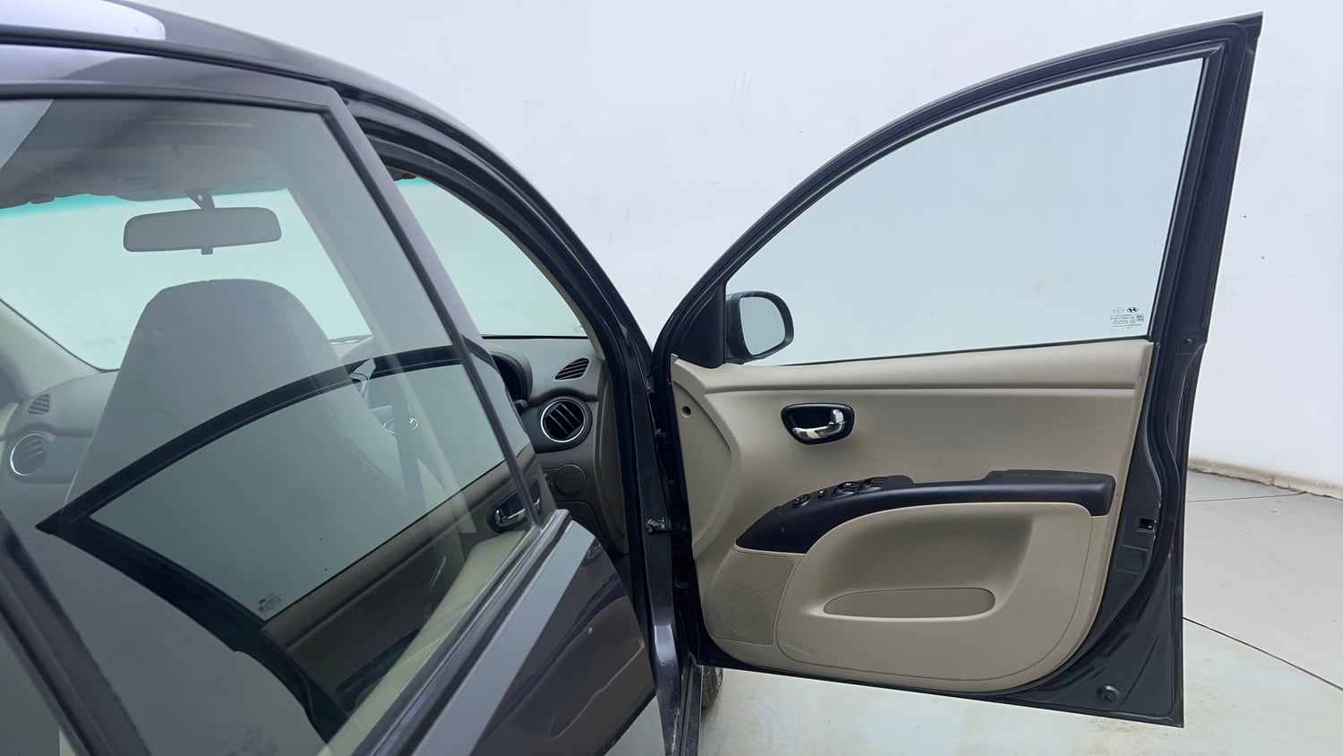 Used 2012 Hyundai i10 Sportz 1.2 Kappa2 Petrol Manual interior RIGHT FRONT DOOR OPEN VIEW