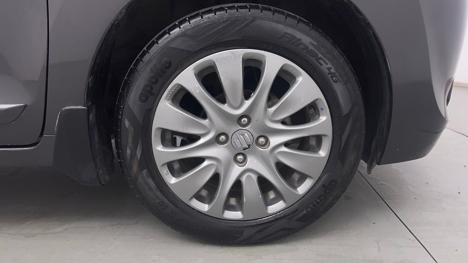 Used 2016 Maruti Suzuki Baleno Alpha 1.2 Petrol Manual tyres RIGHT FRONT TYRE RIM VIEW