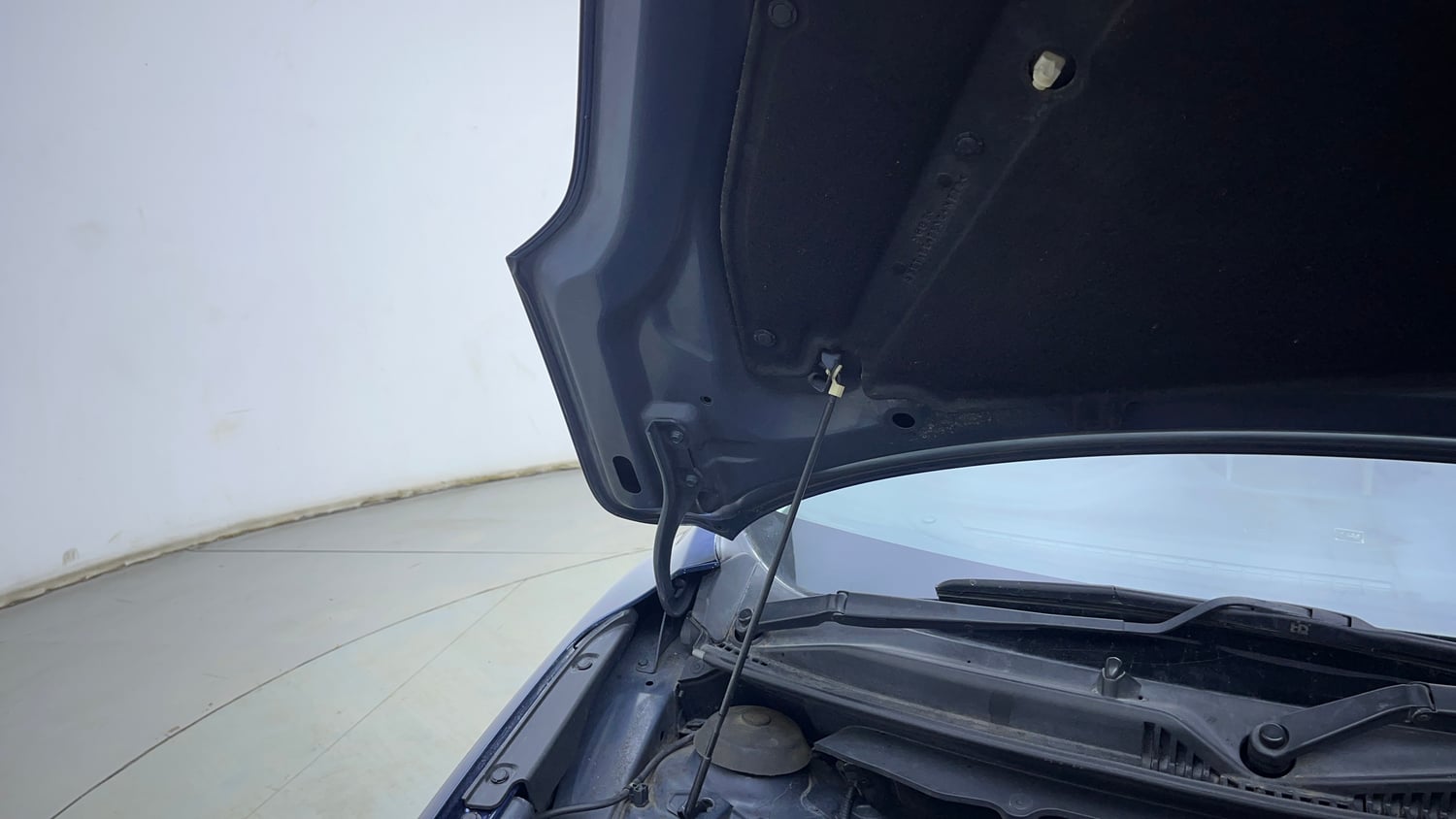 Used 2020 Maruti Suzuki Baleno Zeta Petrol Manual engine ENGINE RIGHT SIDE HINGE & APRON VIEW