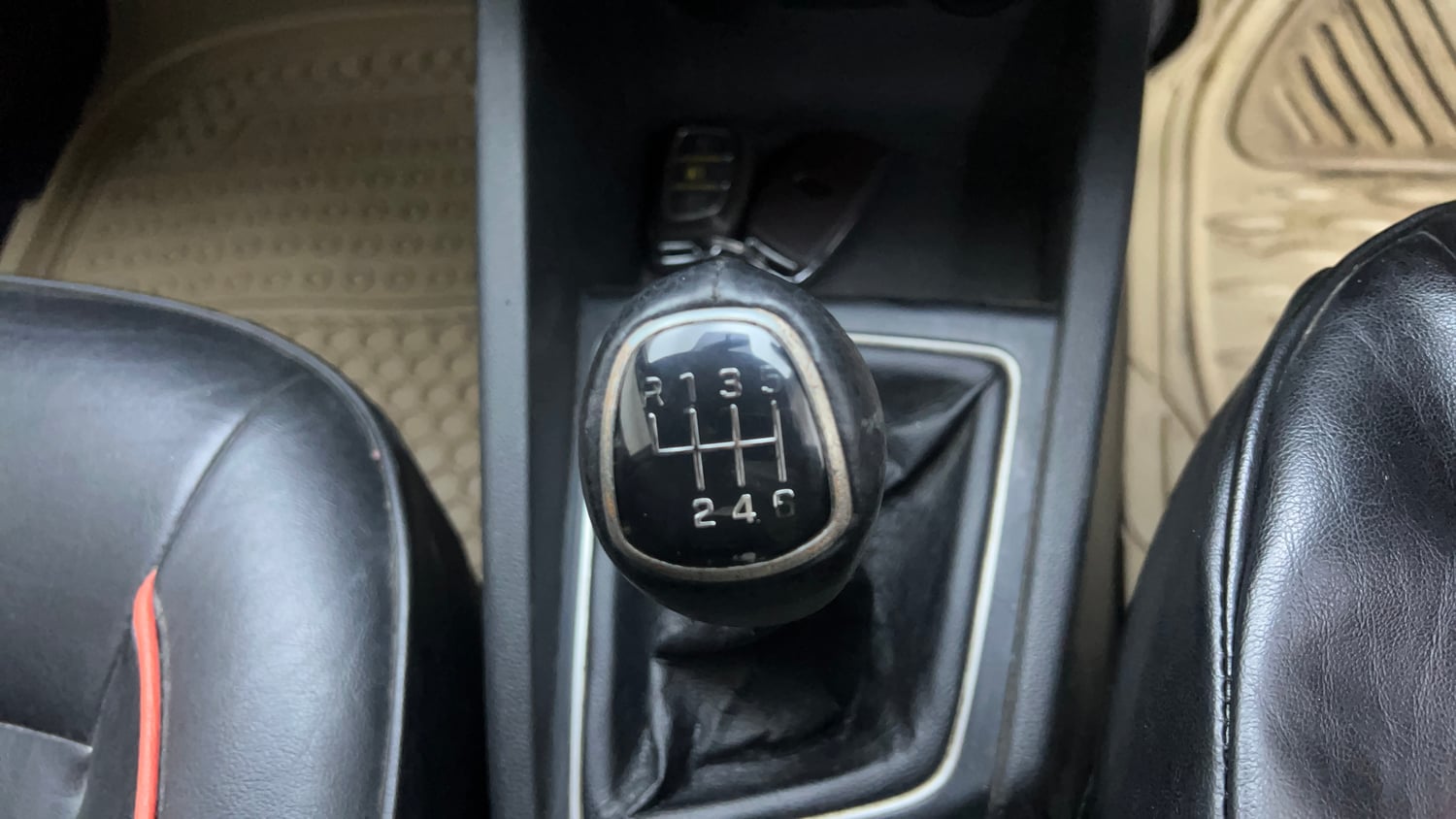 Used 2015 Hyundai Elite i20 Asta 1.4 CRDI Diesel Manual interior GEAR  KNOB VIEW