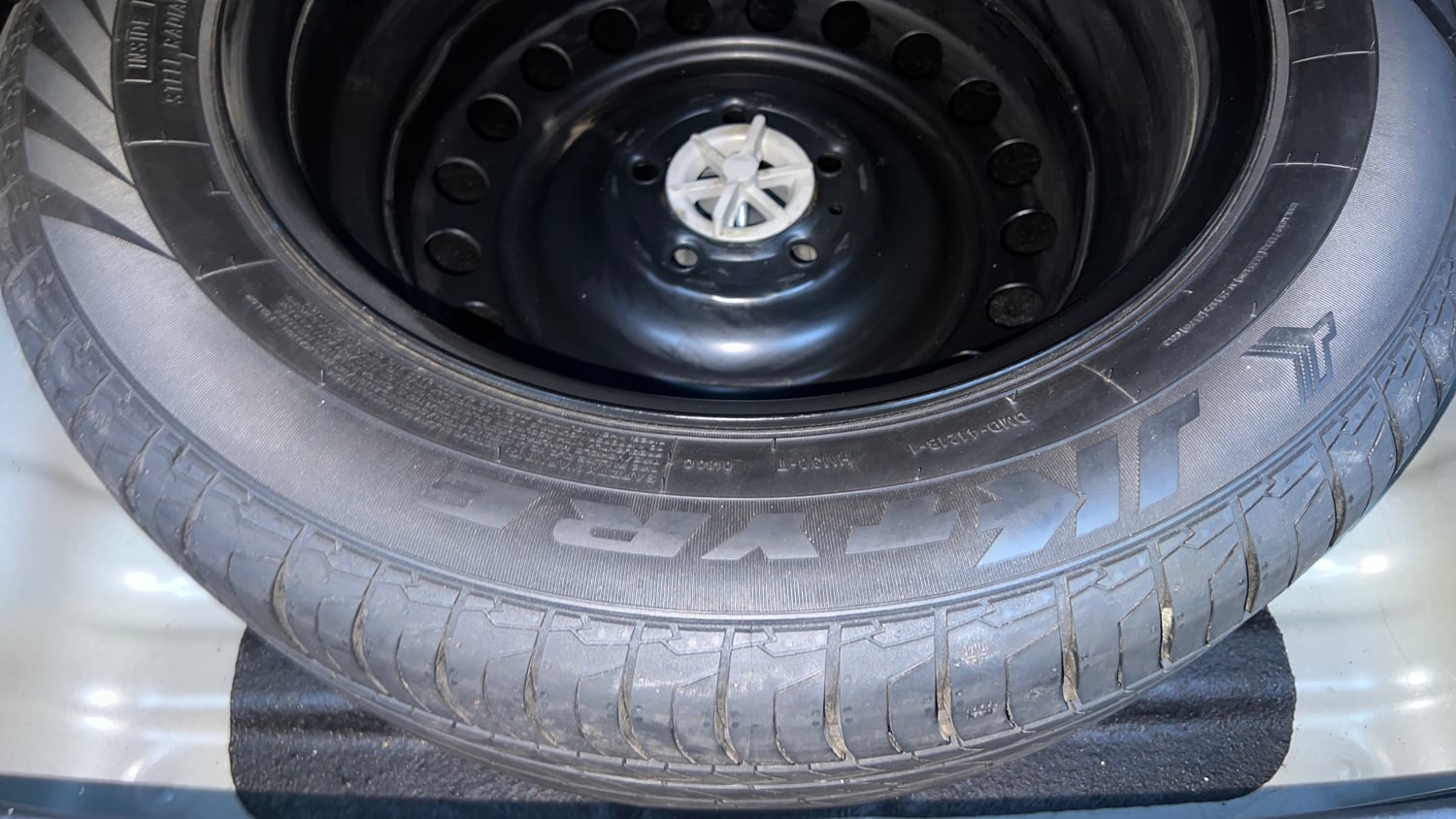 Used 2022 Kia Seltos X Line 1.5 Diesel AT Diesel Automatic tyres SPARE TYRE VIEW