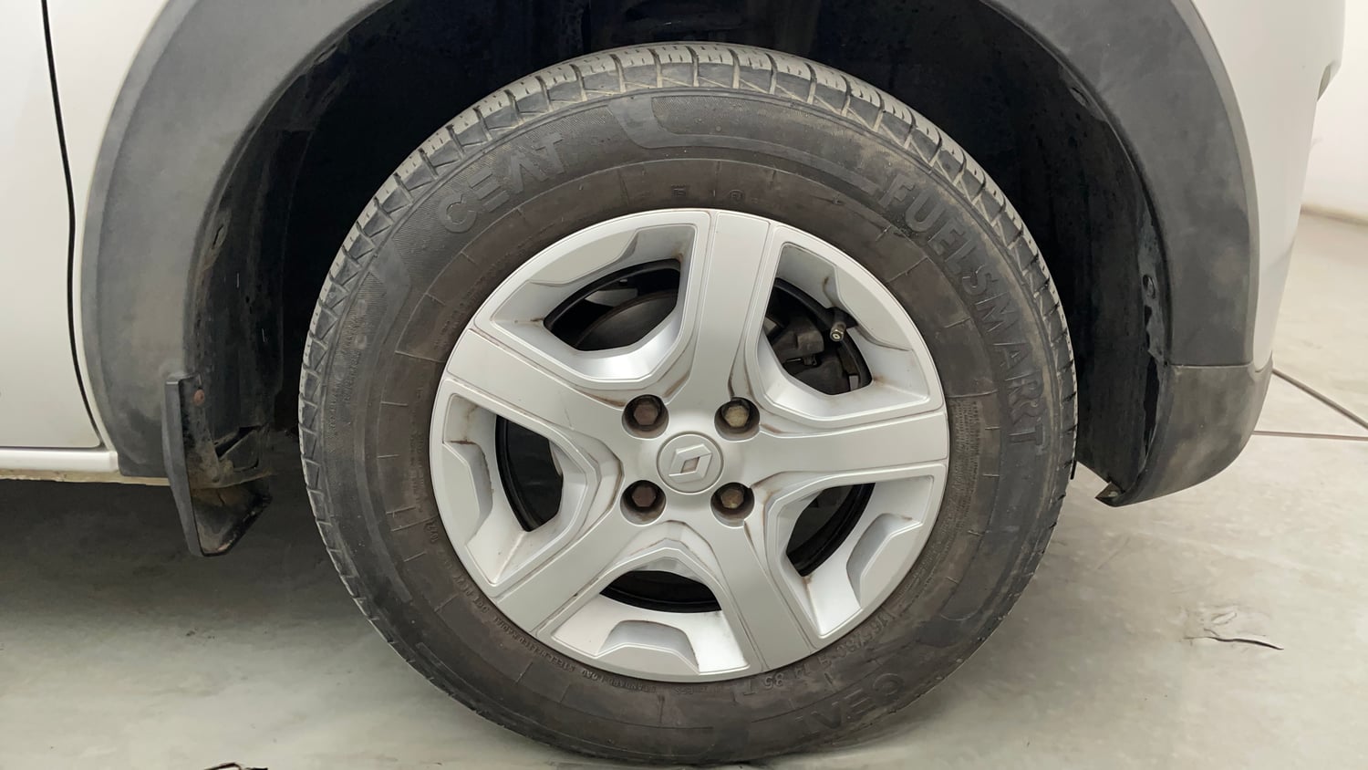 Used 2022 Renault Triber Limited Edition Petrol Manual tyres RIGHT FRONT TYRE RIM VIEW