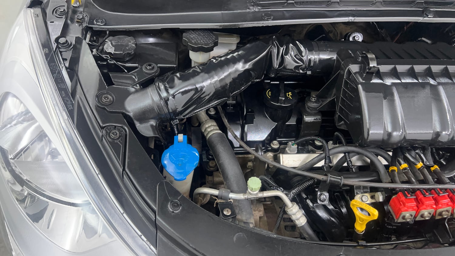 Used 2013 Hyundai i10 Magna 1.2 CNG (Outside Fitted) Cng Manual engine ENGINE RIGHT SIDE VIEW