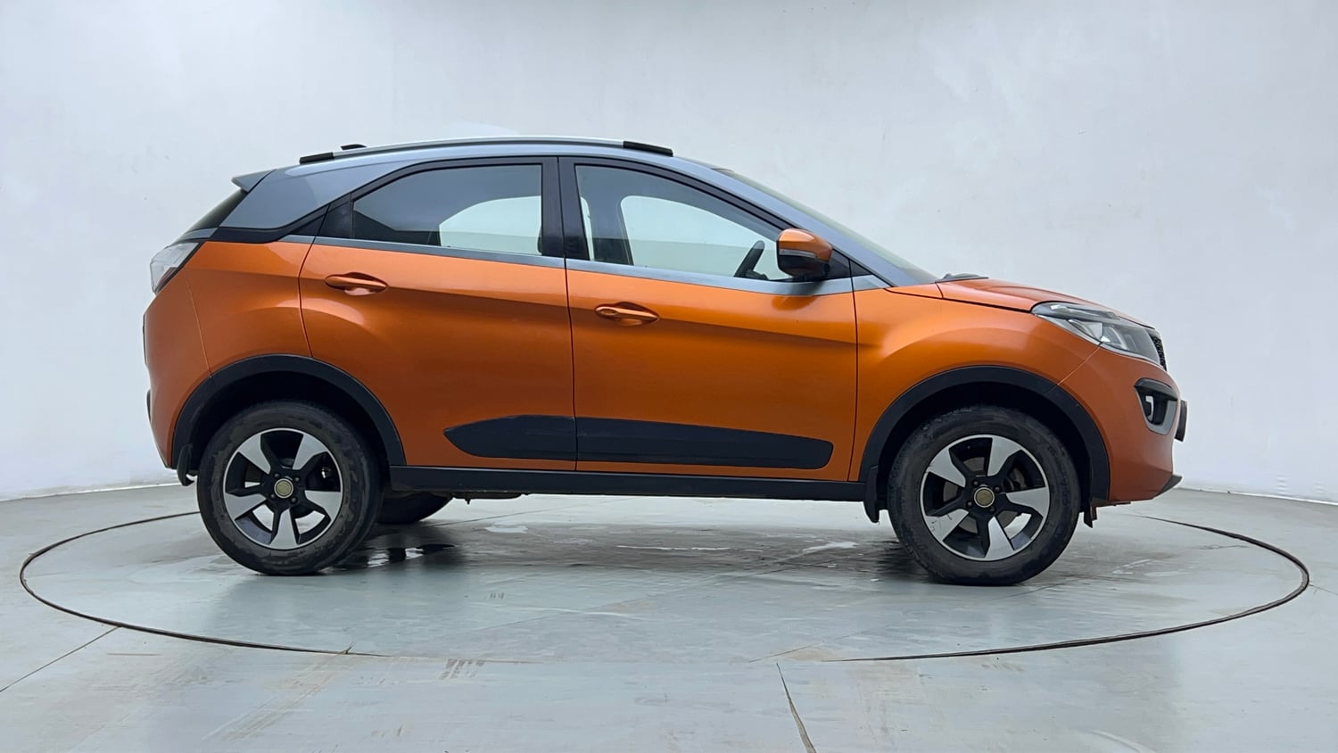 Used 2019 Tata Nexon XZA Plus Diesel Dual Tone Diesel Automatic exterior RIGHT SIDE VIEW