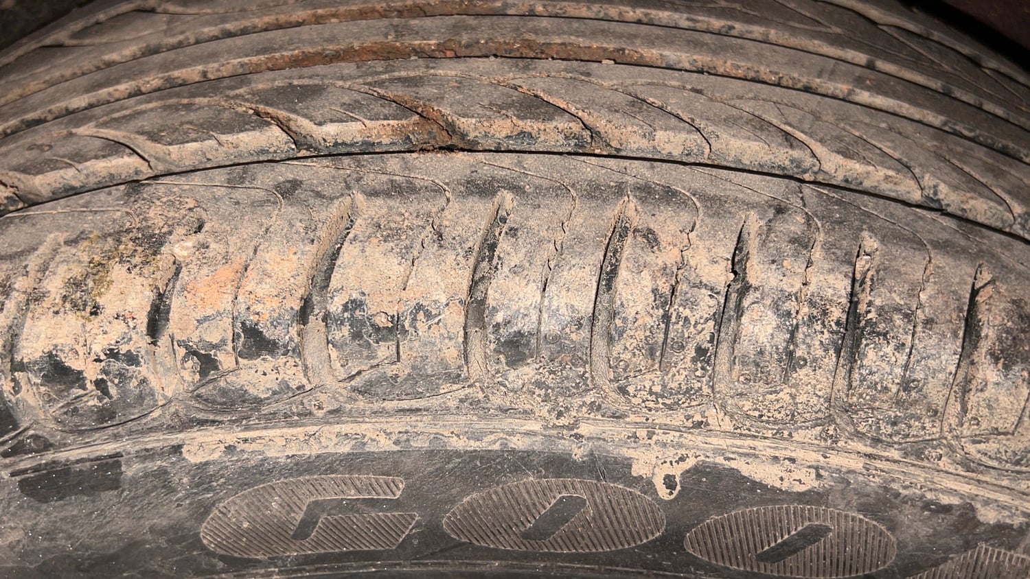 Used 2021 Ford EcoSport Titanium Plus 1.5L Ti-VCT AT Petrol Automatic tyres RIGHT REAR TYRE TREAD VIEW