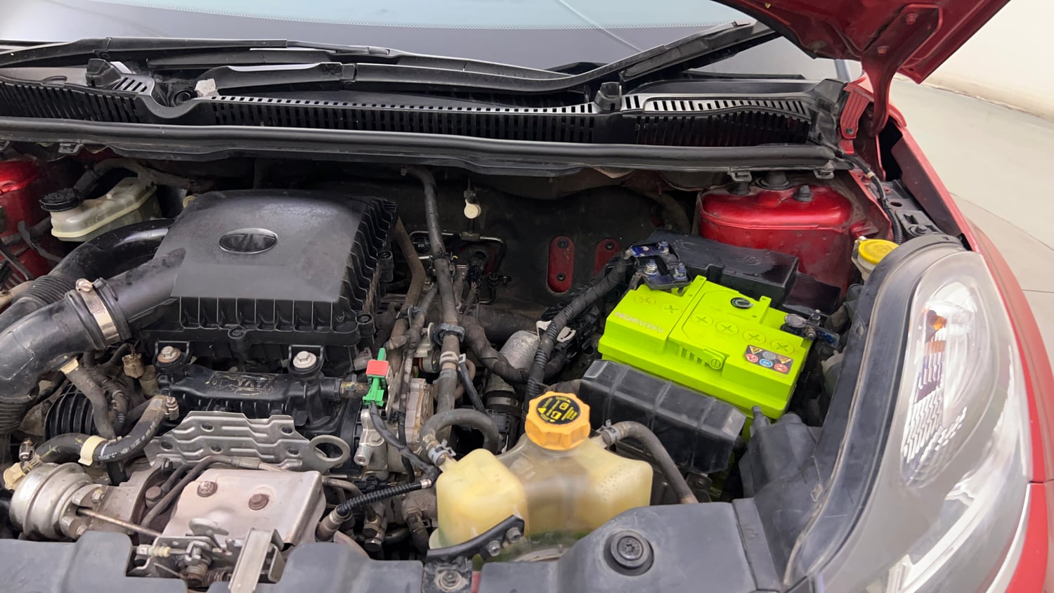 Used 2019 Tata Nexon XZA Plus Petrol Dual Tone Petrol Automatic engine ENGINE LEFT SIDE HINGE & APRON VIEW