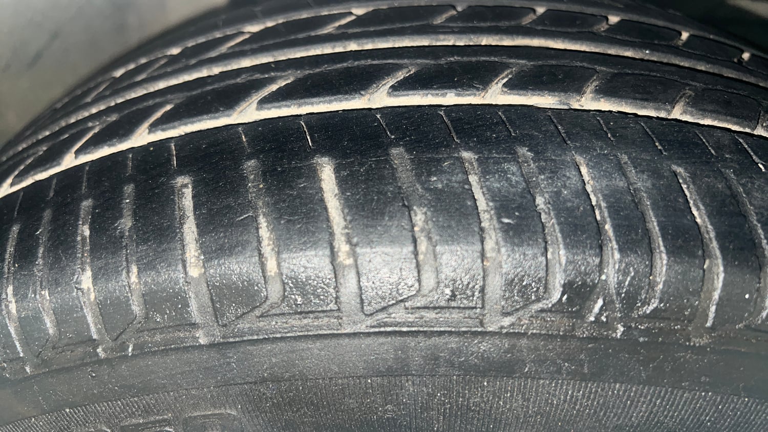 Used 2016 Honda City SV CVT Petrol Automatic tyres RIGHT FRONT TYRE TREAD VIEW