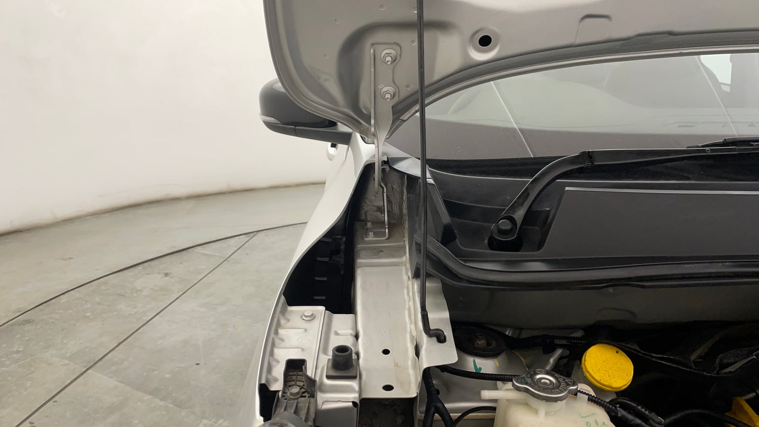 Used 2022 Renault Triber Limited Edition Petrol Manual engine ENGINE RIGHT SIDE HINGE & APRON VIEW