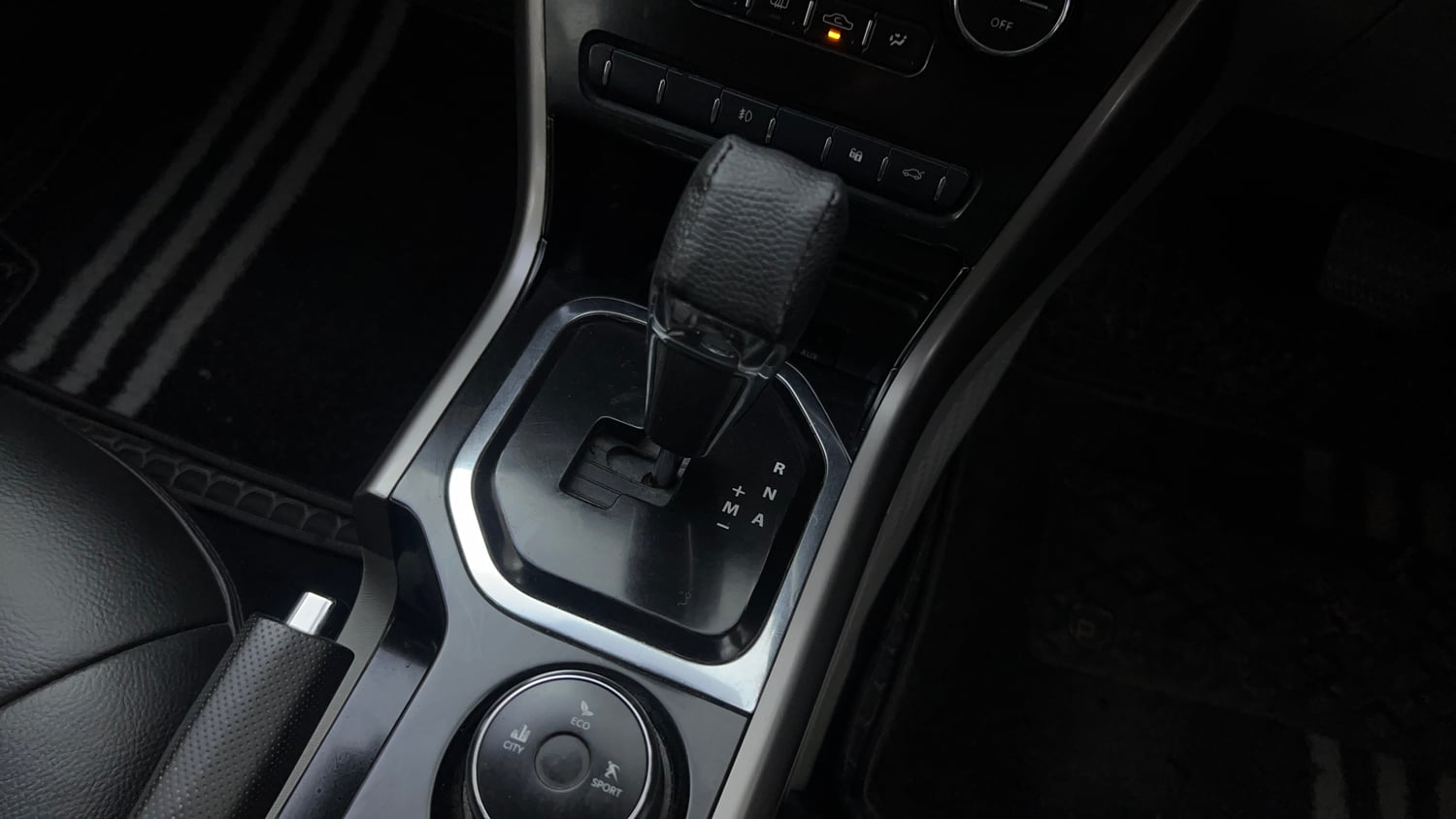 Used 2019 Tata Nexon XZA Plus Petrol Dual Tone Petrol Automatic interior GEAR  KNOB VIEW