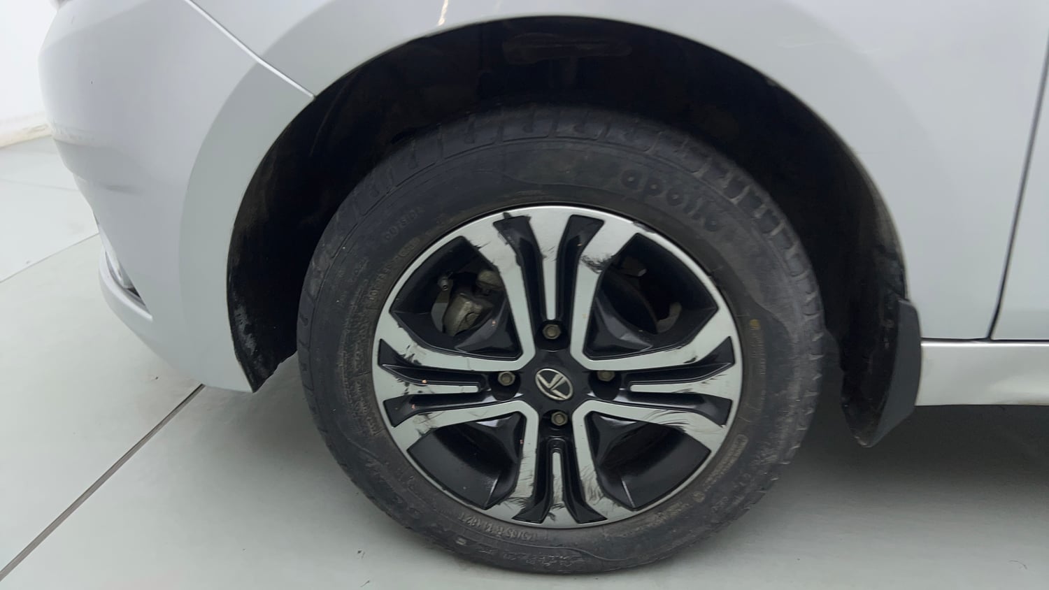 Used 2019 Tata Tiago Revotron XZ w/o Alloy Petrol Manual tyres LEFT FRONT TYRE RIM VIEW
