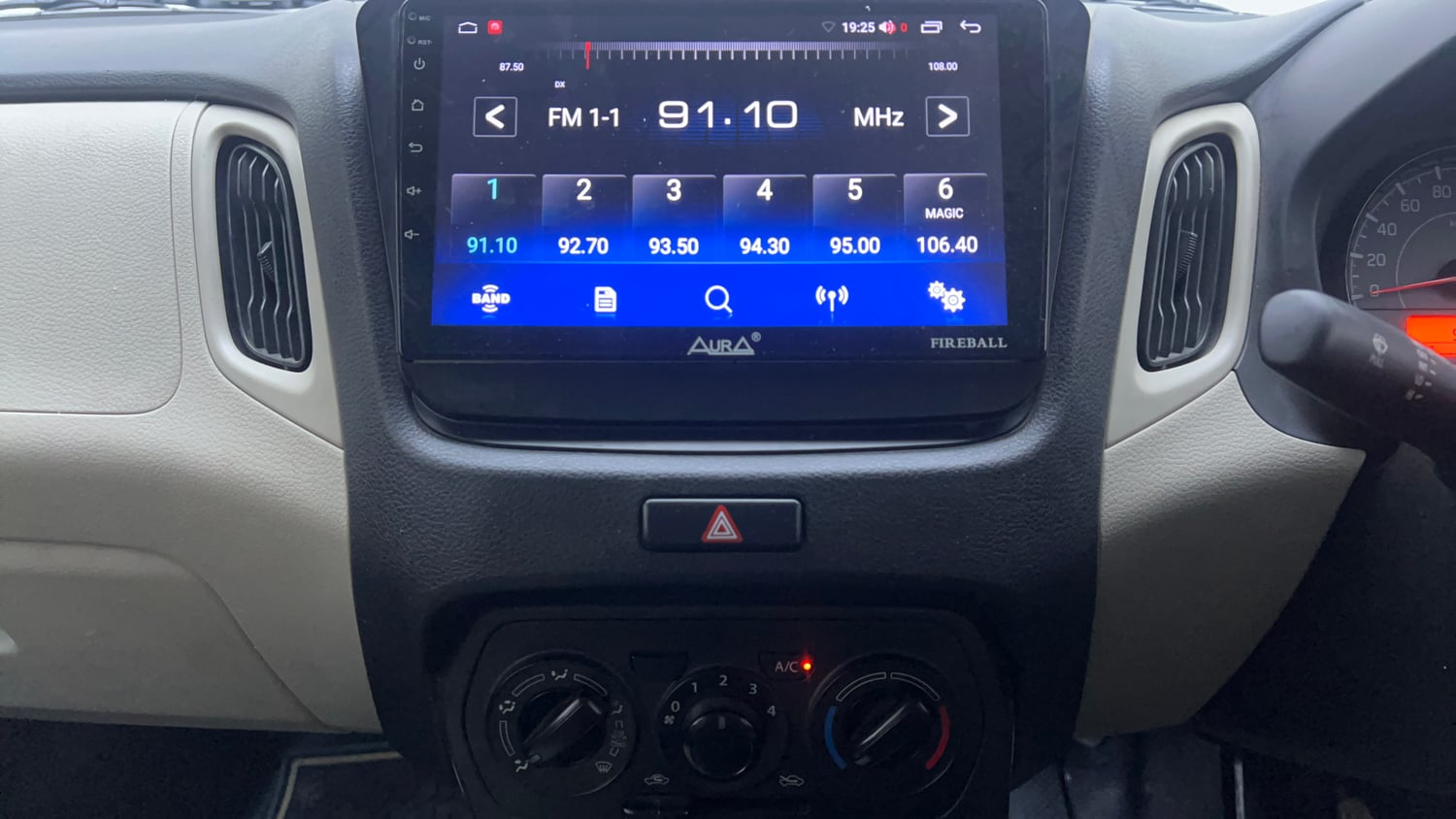 Used 2021 Maruti Suzuki Wagon R 1.0 VXi 1.0 Petrol Manual interior MUSIC SYSTEM & AC CONTROL VIEW