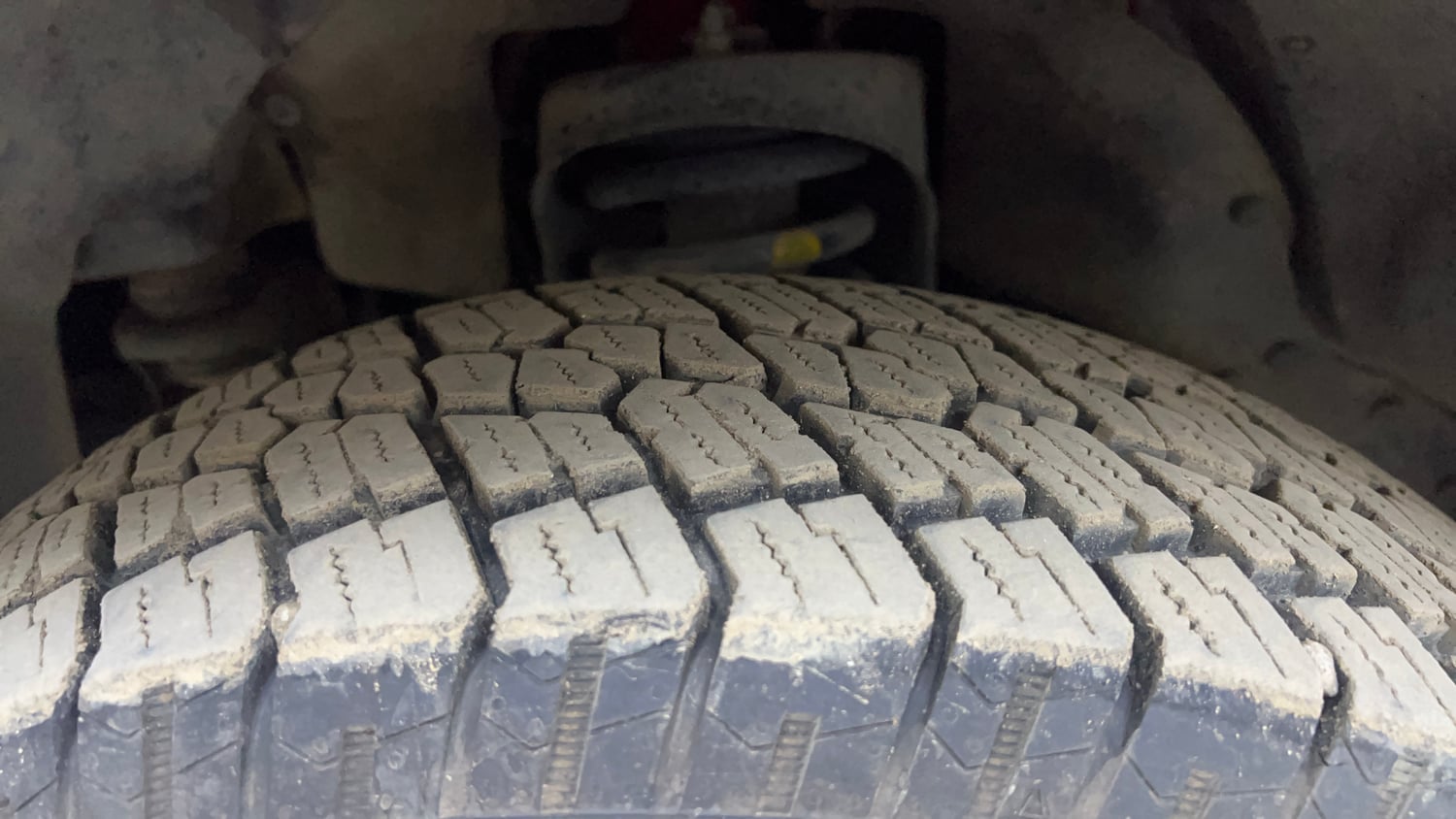 Used 2017 Mahindra TUV300 T8 mHAWK100 Diesel Manual tyres LEFT FRONT TYRE TREAD VIEW