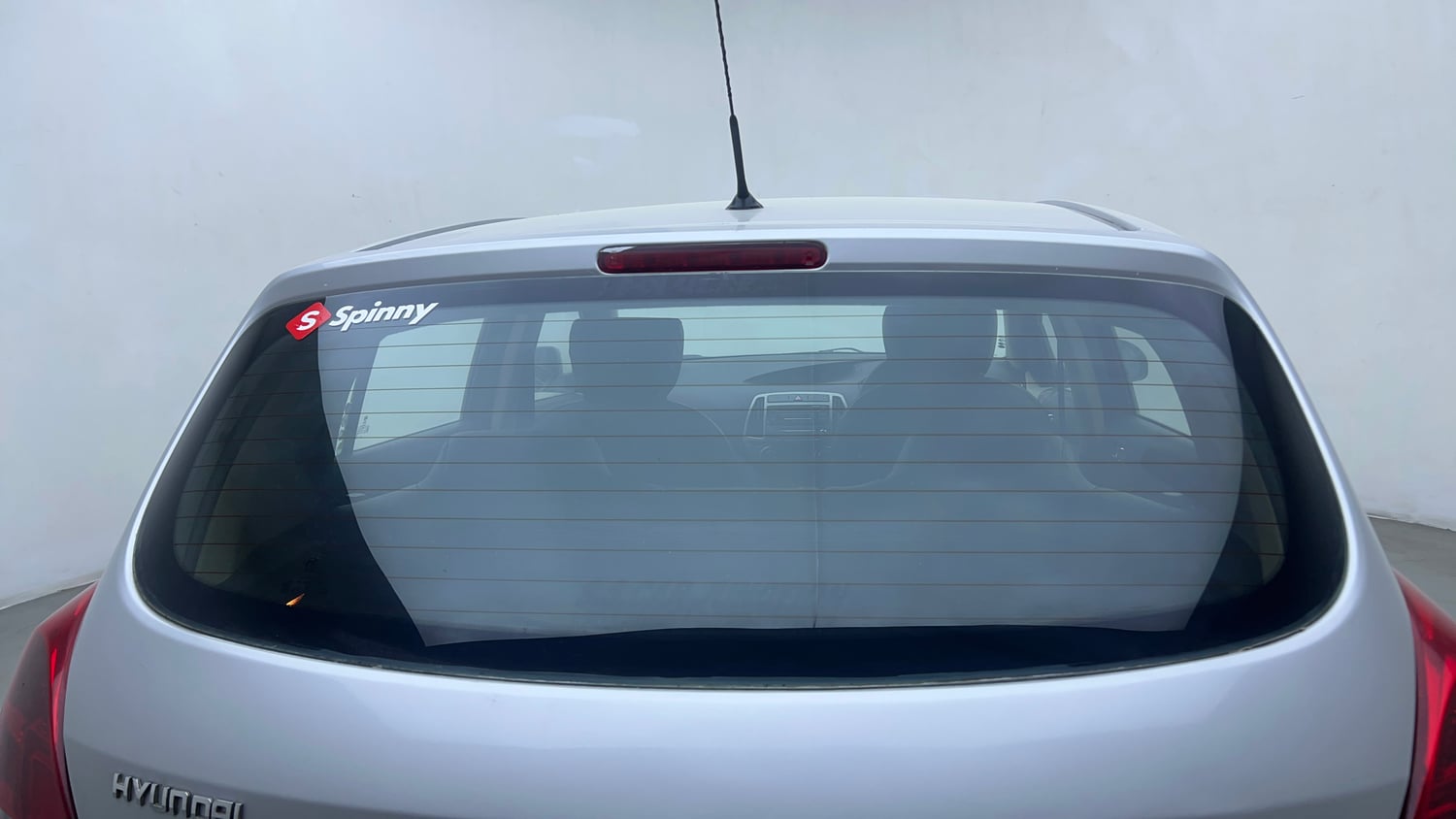 Used 2013 Hyundai i20 Magna 1.2 Petrol Manual exterior BACK WINDSHIELD VIEW