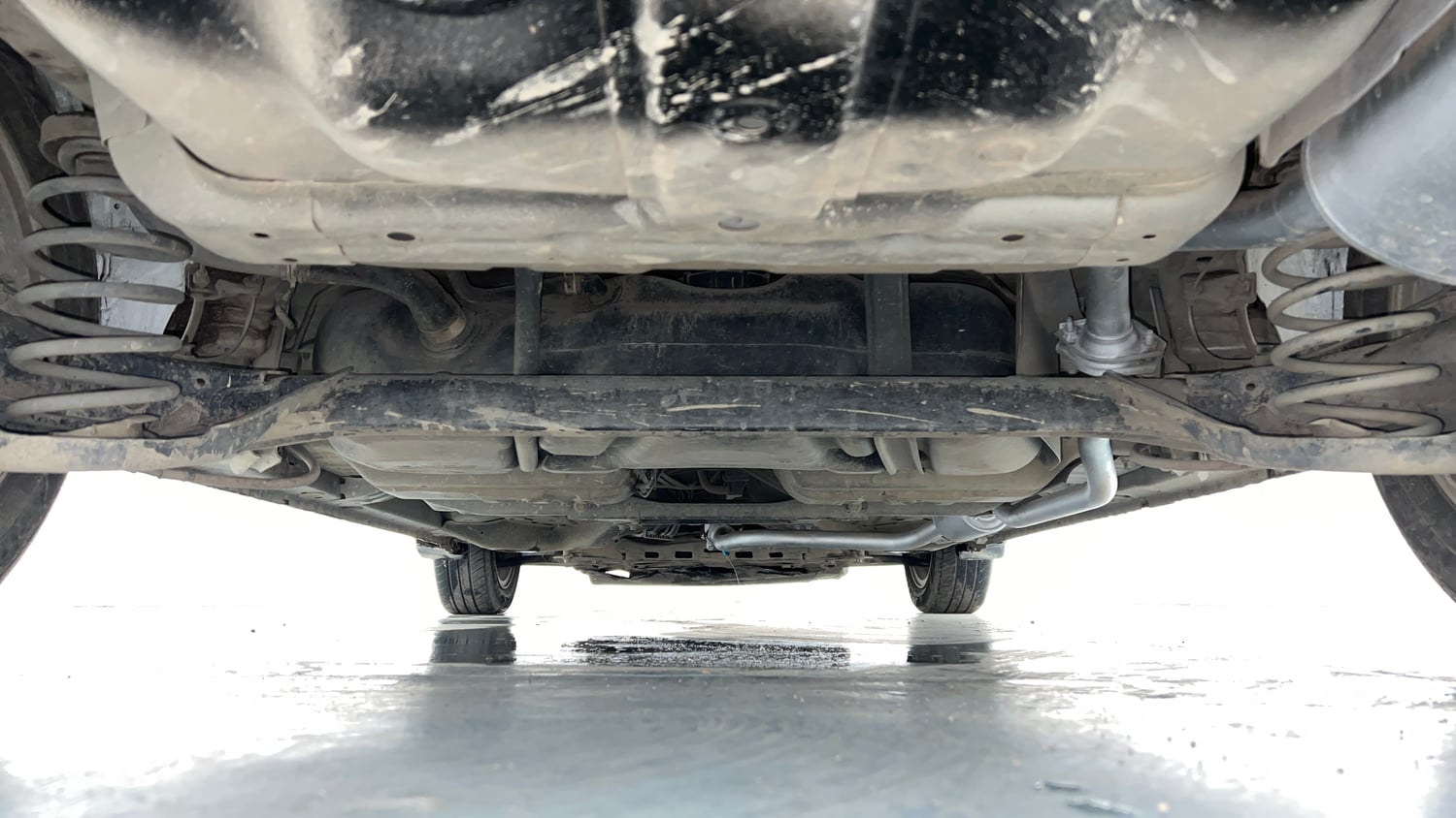 Used 2017 Honda City V CVT Petrol Petrol Automatic extra REAR UNDERBODY VIEW (TAKEN FROM REAR)
