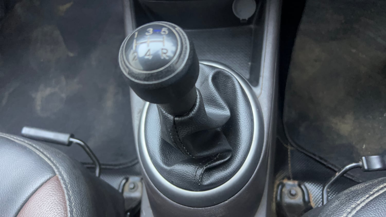 Used 2013 Hyundai i20 Magna 1.2 Petrol Manual interior GEAR  KNOB VIEW