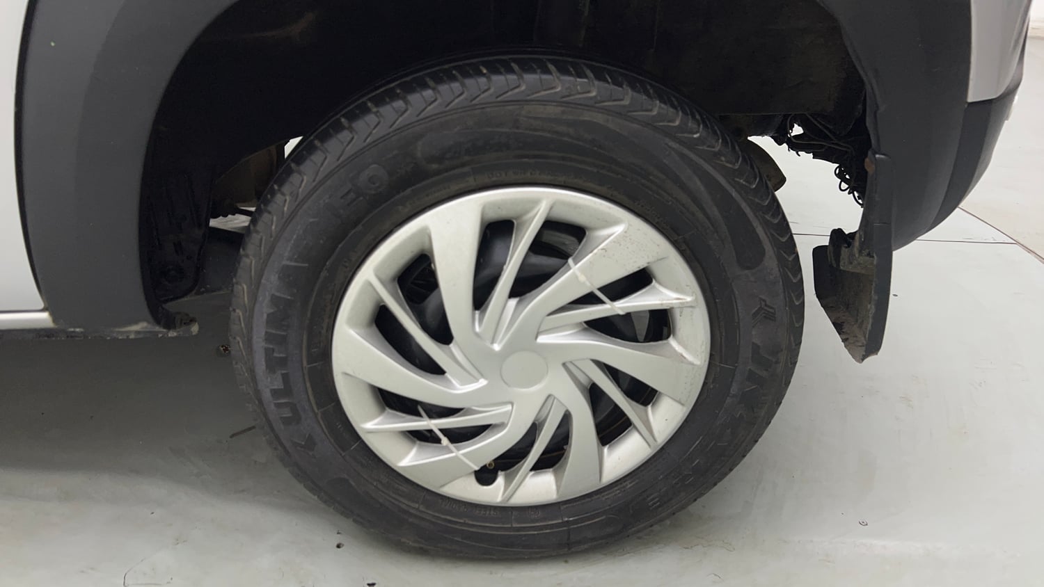 Used 2018 Renault Kwid 1.0 RXL CNG (Outside Fitted) Cng Manual tyres LEFT REAR TYRE RIM VIEW