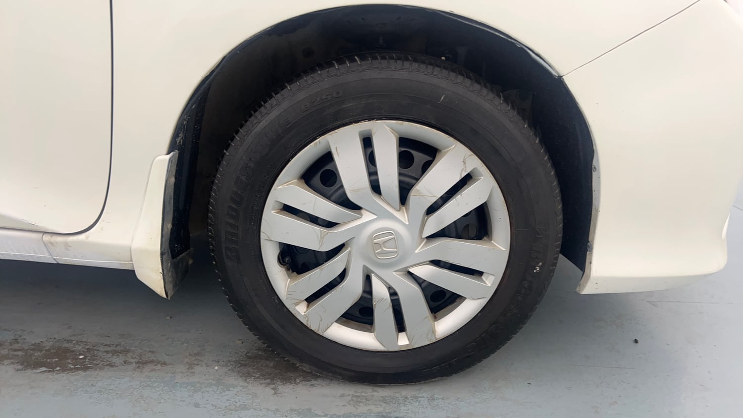 Used 2016 Honda City SV CVT Petrol Automatic tyres RIGHT FRONT TYRE RIM VIEW