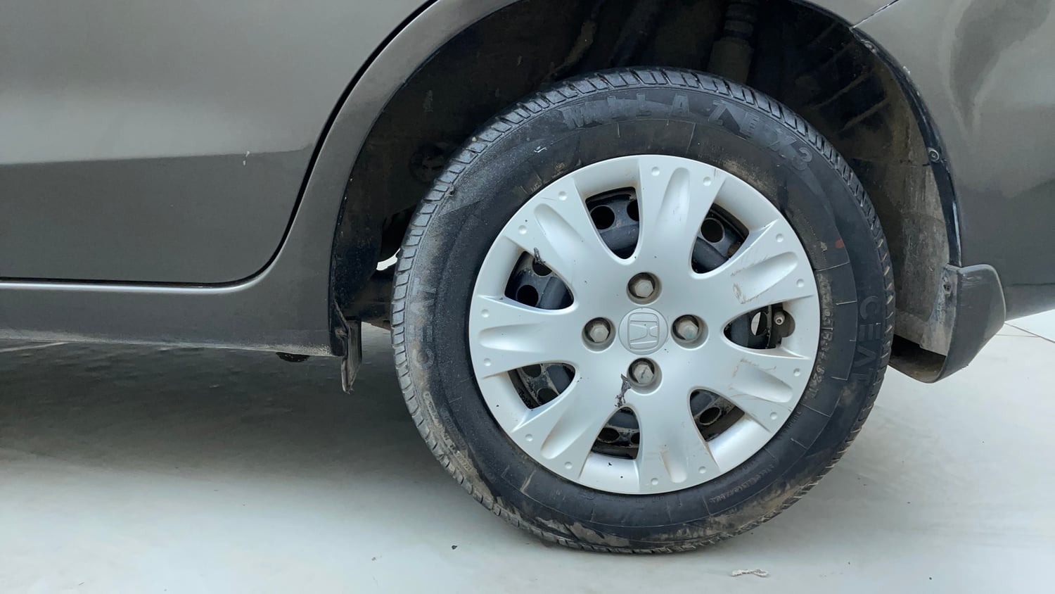 Used 2015 Honda Amaze 1.2 SX i-VTEC Petrol Manual tyres LEFT REAR TYRE RIM VIEW