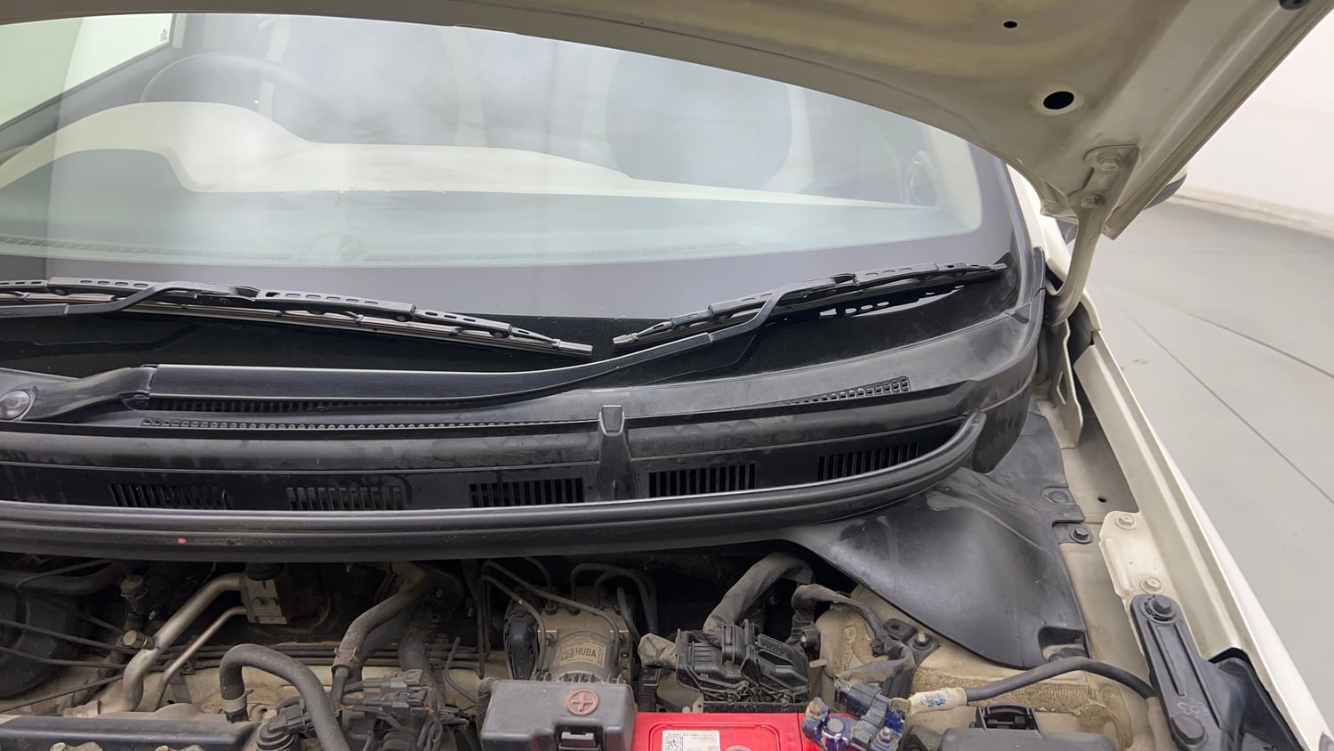 Used 2018 Hyundai Elite i20 Asta 1.2 (O) Petrol Manual engine ENGINE LEFT SIDE HINGE & APRON VIEW