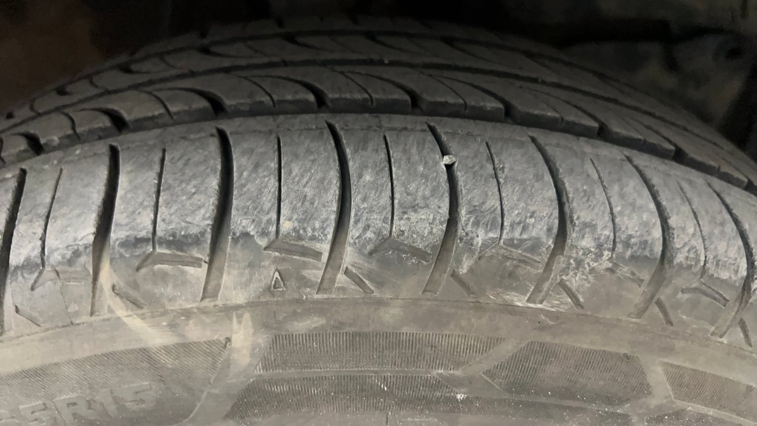 Used 2014 Honda City SV Petrol Manual tyres RIGHT FRONT TYRE TREAD VIEW