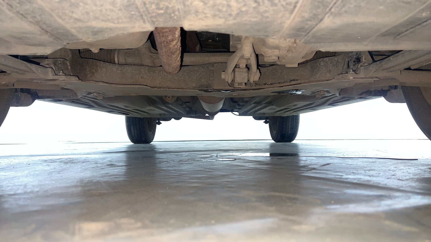 Used 2024 Maruti Suzuki Grand Vitara Alpha Smart Hybrid AT Petrol Automatic extra FRONT LEFT UNDERBODY VIEW