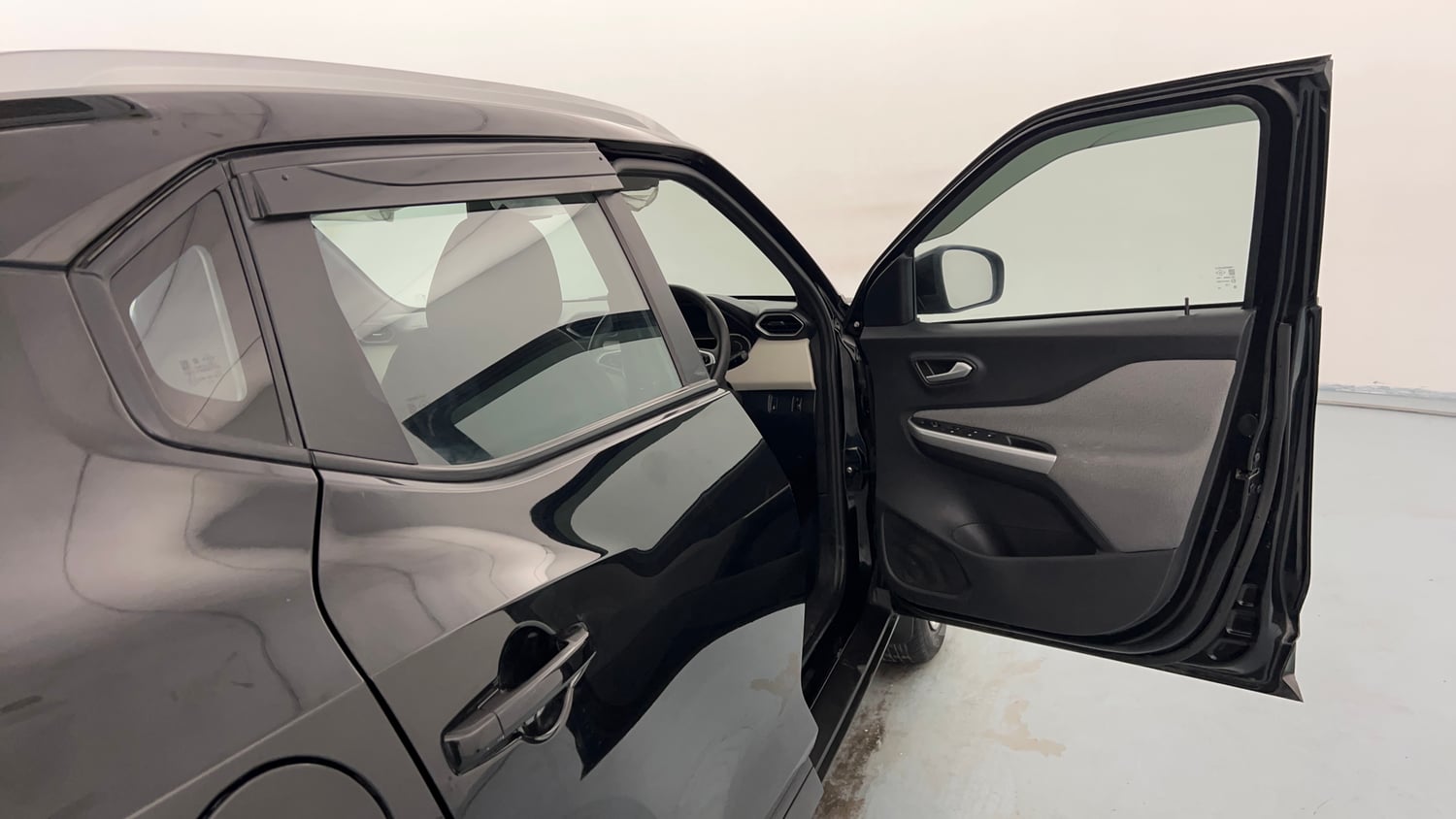 Used 2024 Nissan Magnite XL Petrol Manual interior RIGHT FRONT DOOR OPEN VIEW