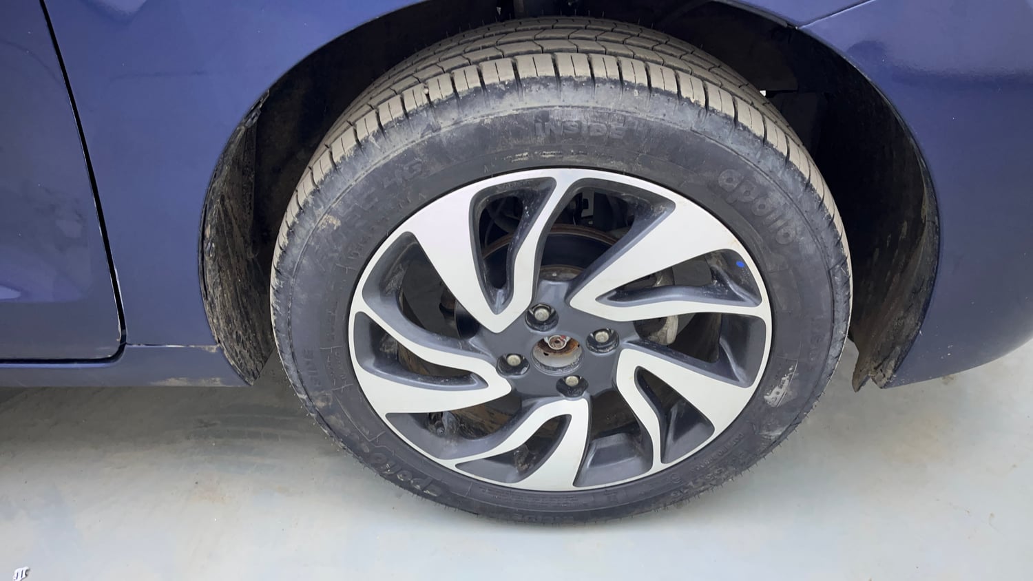 Used 2020 Maruti Suzuki Baleno Zeta Petrol Manual tyres RIGHT FRONT TYRE RIM VIEW