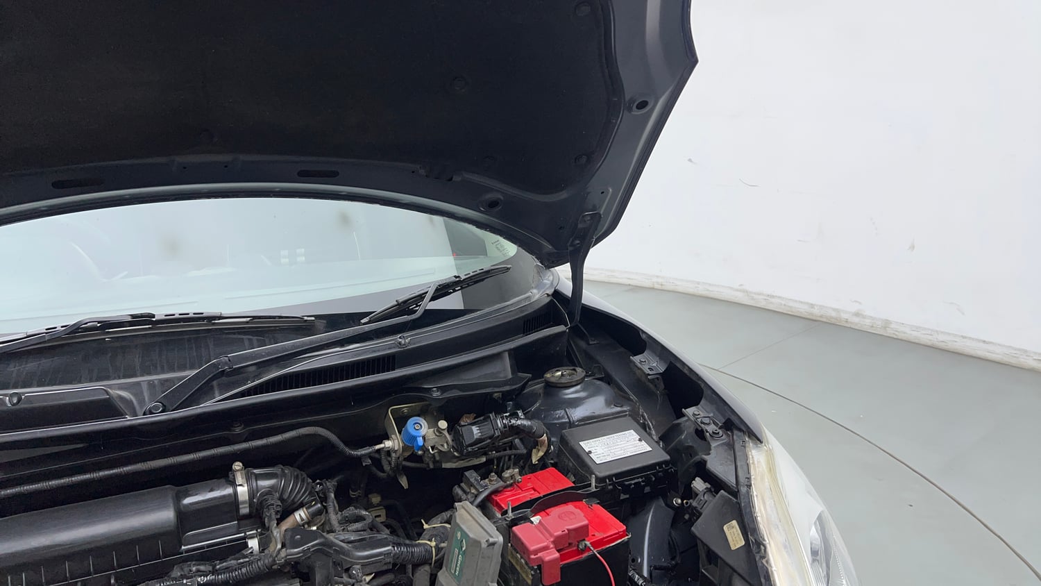 Used 2018 Maruti Suzuki Swift LXI CNG (Outside Fitted) Cng Manual engine ENGINE LEFT SIDE HINGE & APRON VIEW