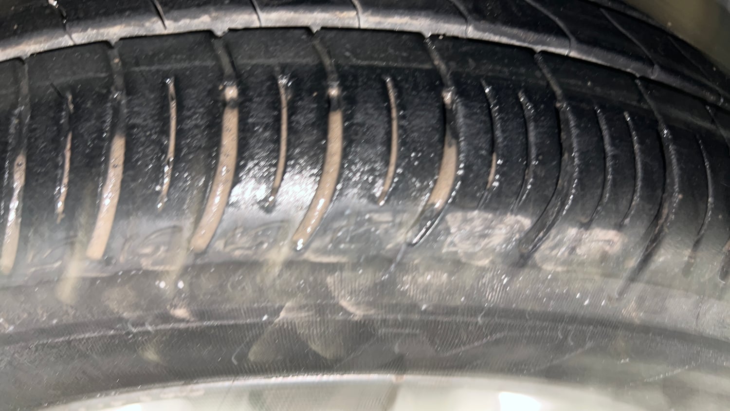 Used 2013 Ford Figo Duratec Petrol Titanium 1.2 Petrol Manual tyres RIGHT FRONT TYRE TREAD VIEW
