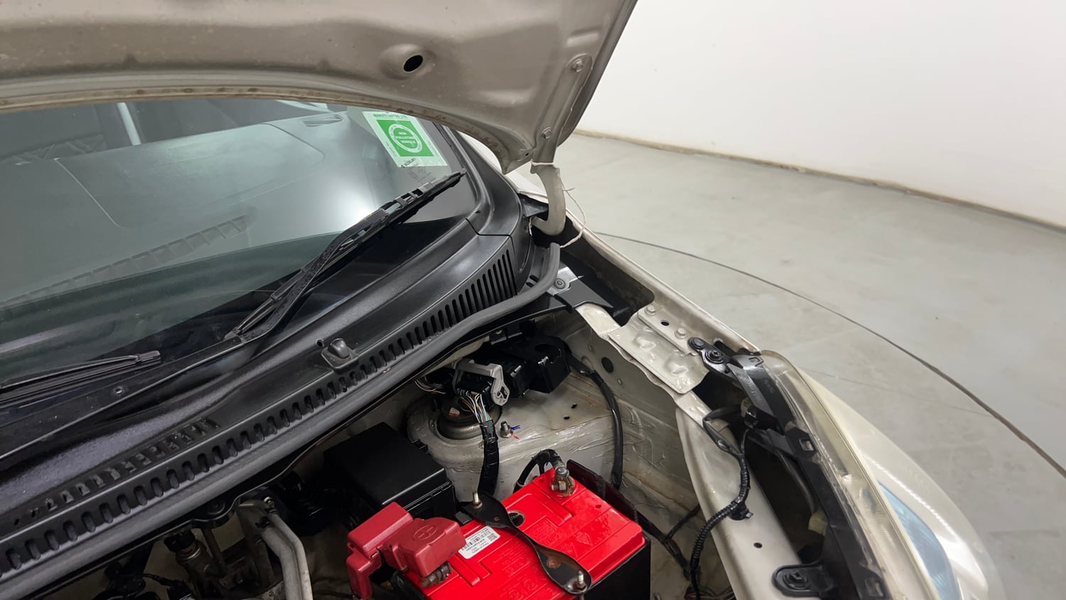 Used 2016 Maruti Suzuki Wagon R VXI Petrol Manual engine ENGINE LEFT SIDE HINGE & APRON VIEW