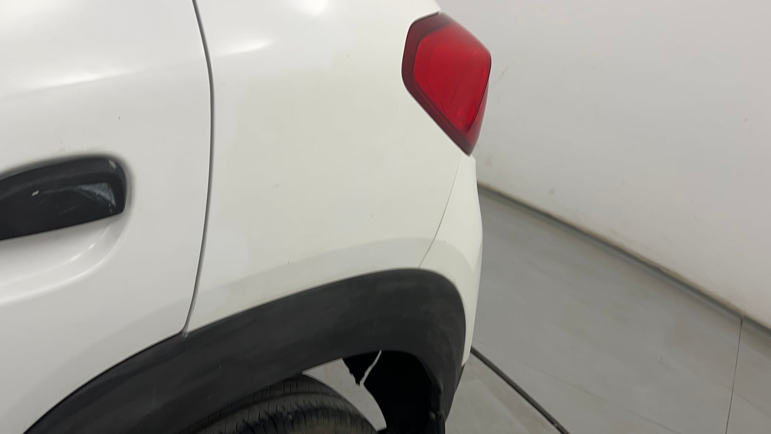 Used 2015 Renault Kwid RXT Petrol Manual dents MINOR SCRATCH