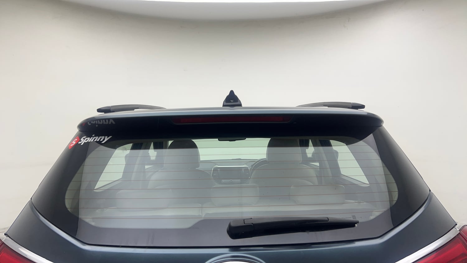 Used 2022 Mahindra XUV 300 W8 (O) 1.5 Diesel AMT Diesel Automatic exterior BACK WINDSHIELD VIEW
