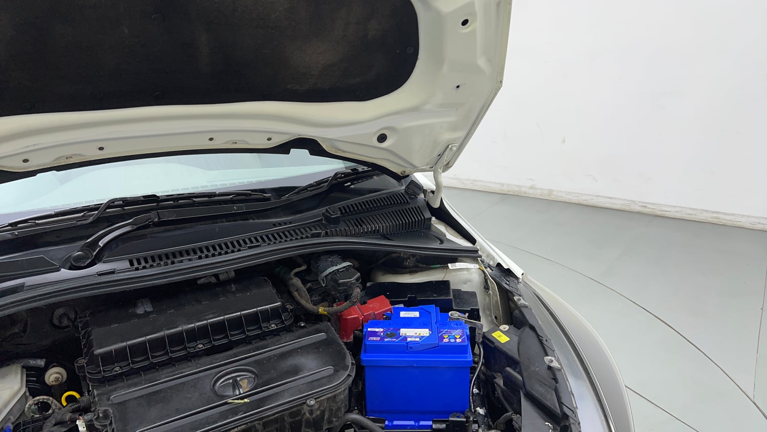 Used 2022 Tata Tigor XZ CNG Cng Manual engine ENGINE LEFT SIDE HINGE & APRON VIEW