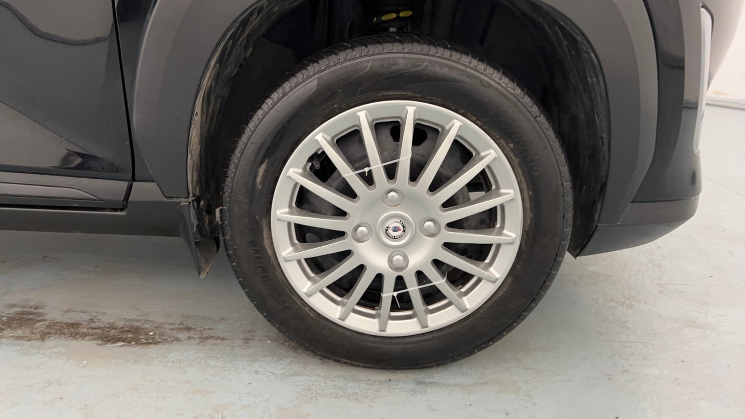 Used 2024 Nissan Magnite XL Petrol Manual tyres RIGHT FRONT TYRE RIM VIEW