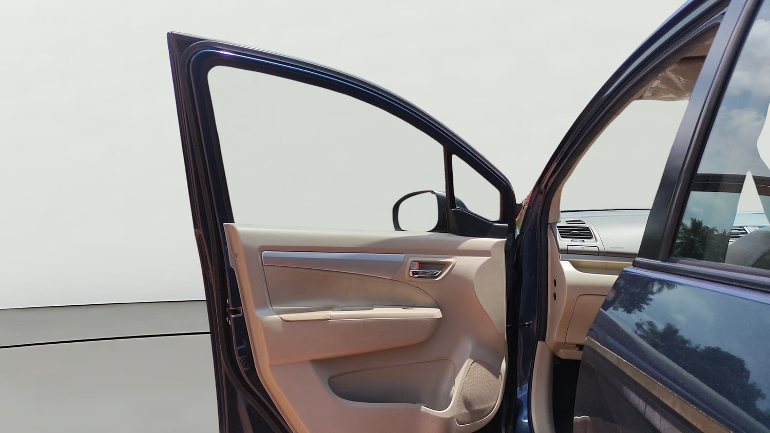 Used 2016 Maruti Suzuki Ertiga VXI Petrol Manual interior LEFT FRONT DOOR OPEN VIEW