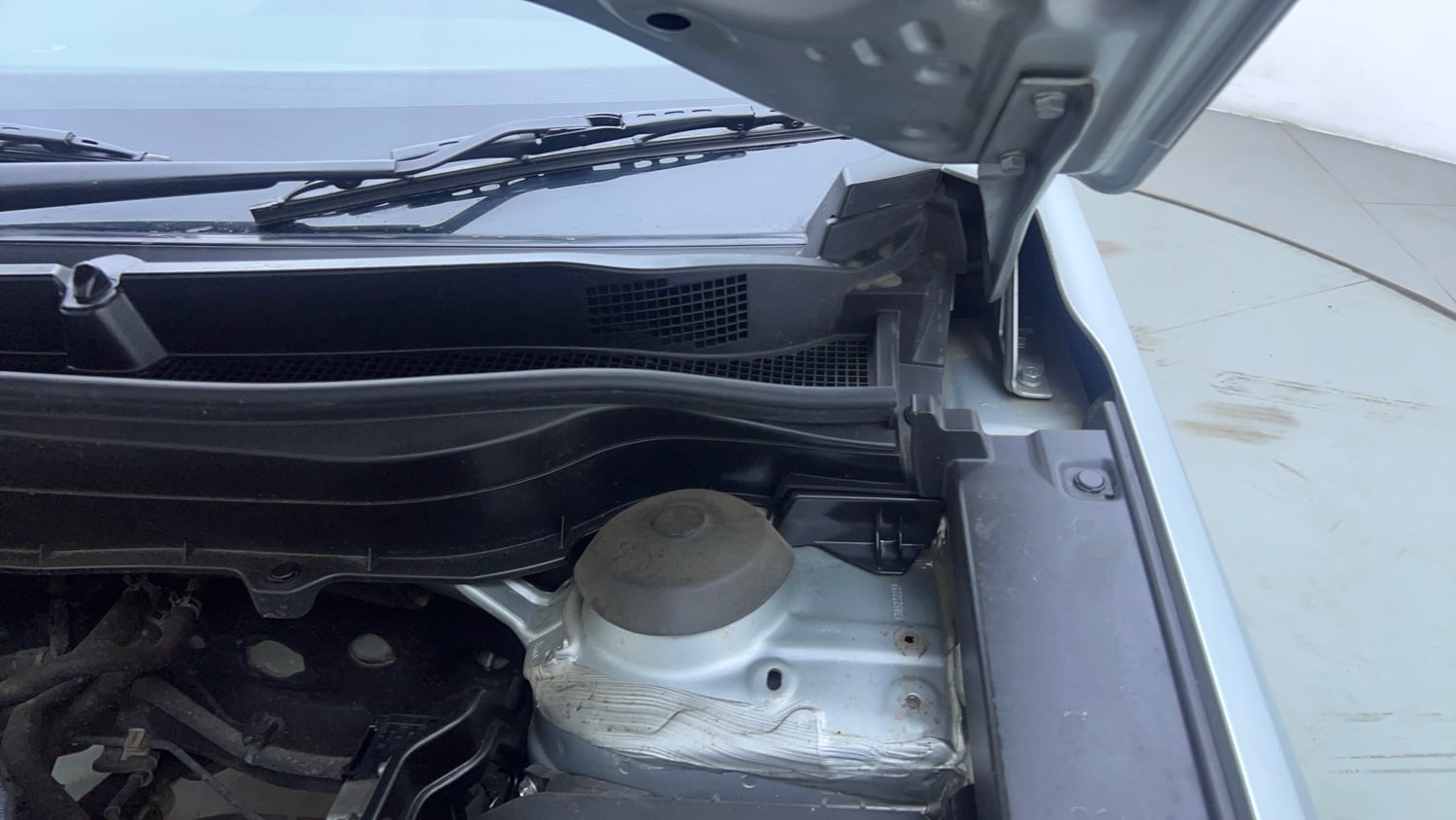 Used 2024 Maruti Suzuki Grand Vitara Alpha Smart Hybrid AT Petrol Automatic engine ENGINE LEFT SIDE HINGE & APRON VIEW