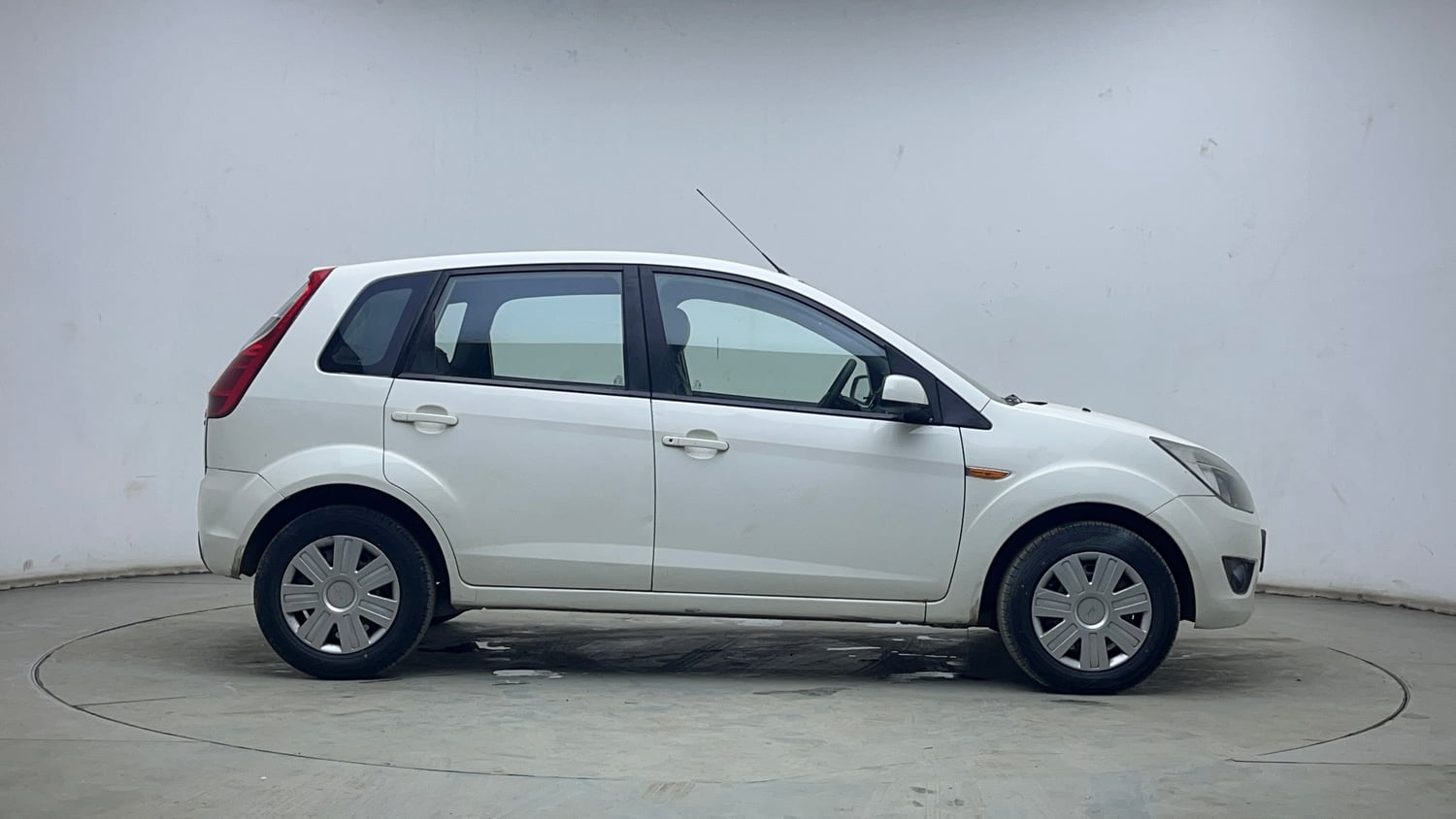 Used 2012 Ford Figo Duratorq Diesel ZXI 1.4 Diesel Manual exterior RIGHT SIDE VIEW