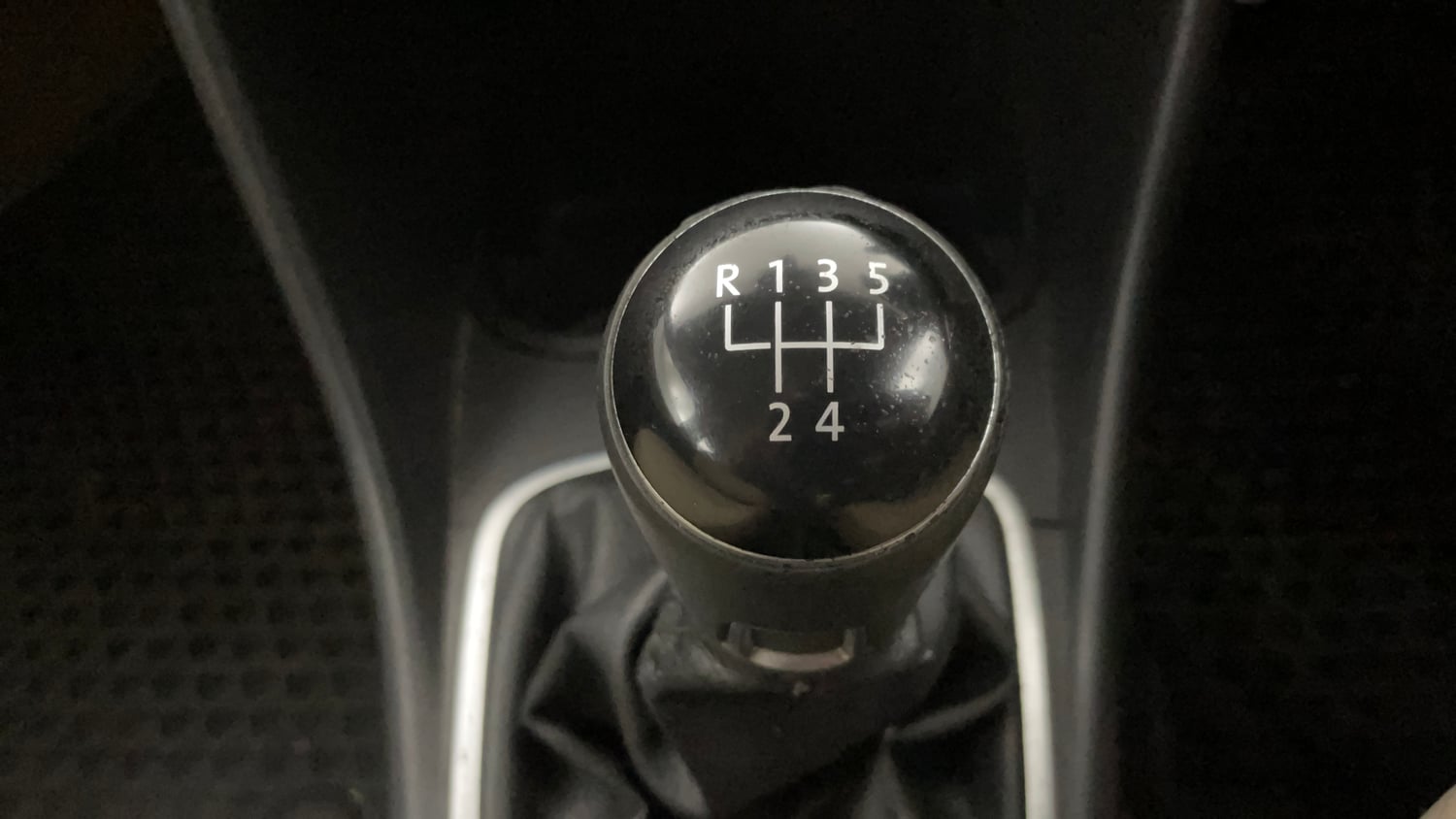 Used 2016 Volkswagen Ameo Highline1.2L (P) Petrol Manual interior GEAR  KNOB VIEW