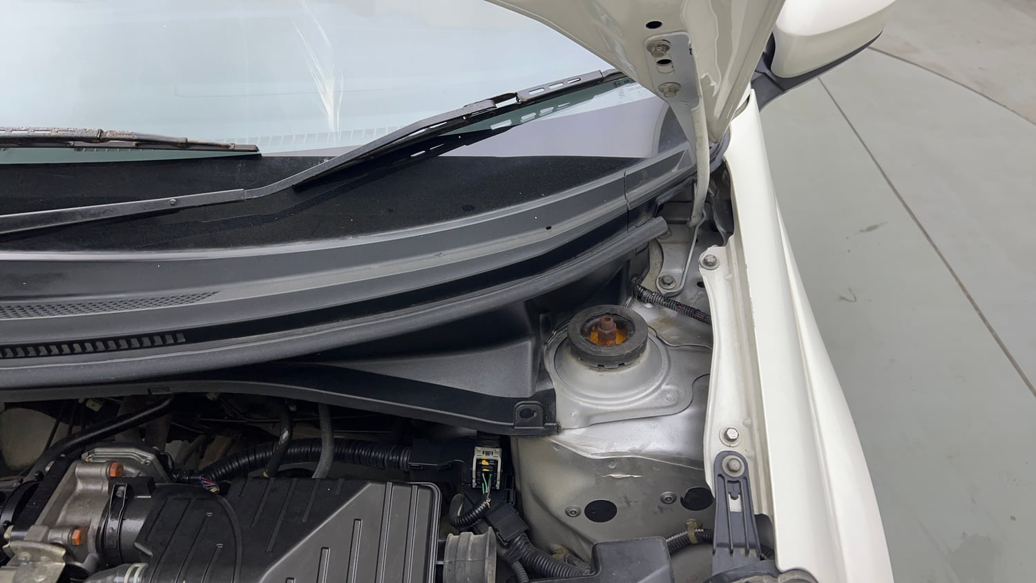 Used 2014 Honda Amaze 1.2 S i-VTEC Petrol Manual engine ENGINE LEFT SIDE HINGE & APRON VIEW