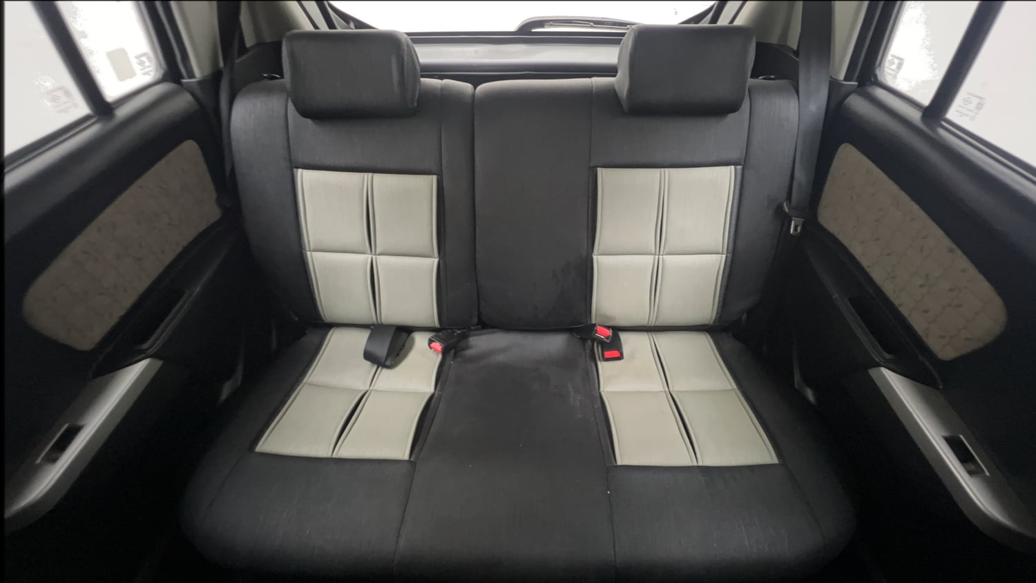 Used 2014 Maruti Suzuki Wagon R VXI Petrol Manual interior REAR SEAT CONDITION VIEW
