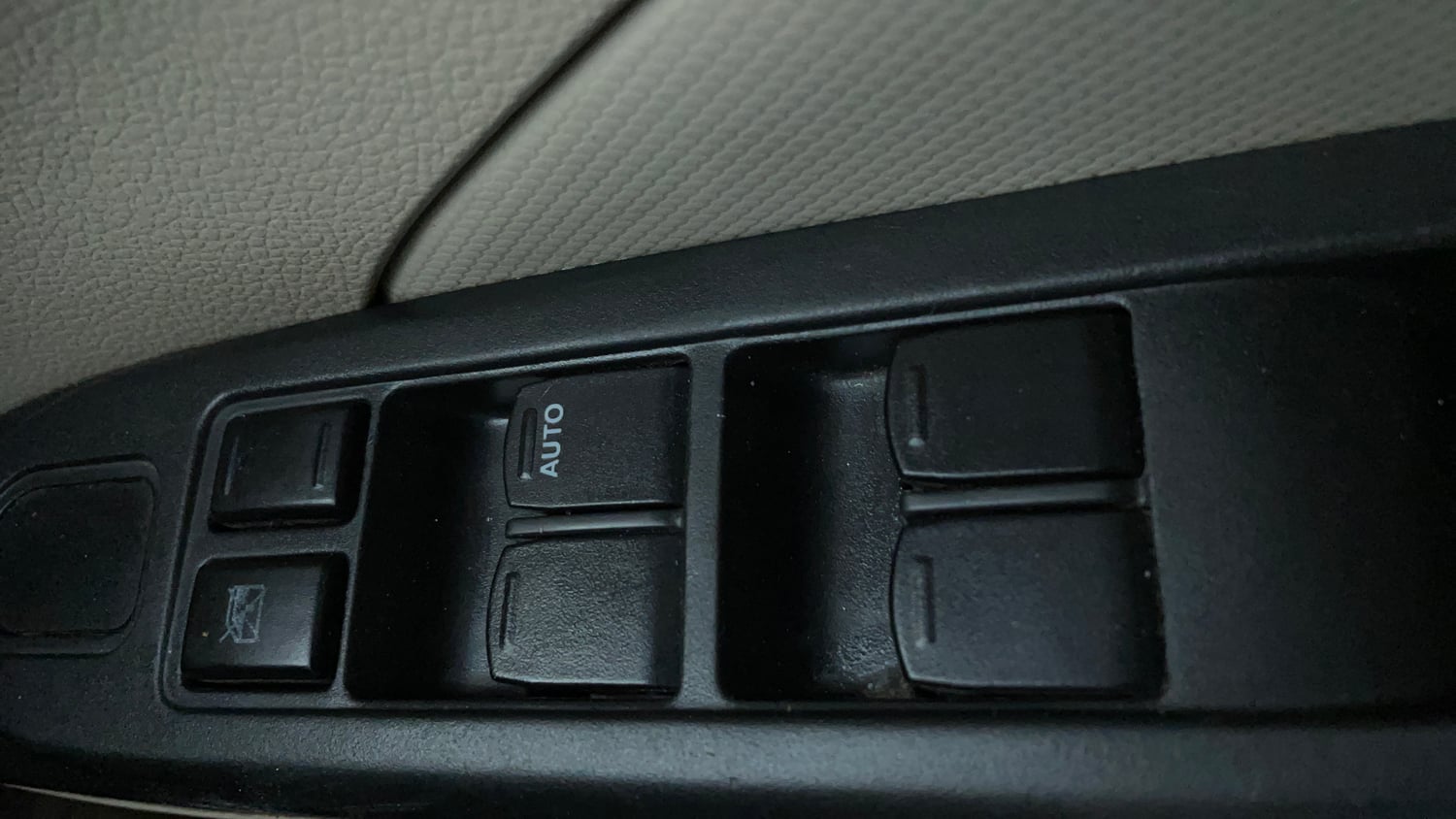 Used 2018 Maruti Suzuki Celerio VXi AMT Petrol Automatic top_features Rear power window