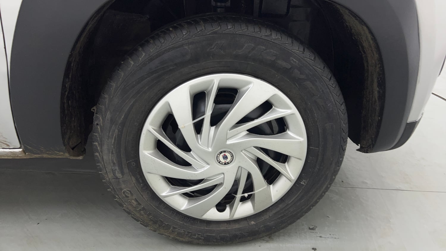 Used 2018 Renault Kwid 1.0 RXL CNG (Outside Fitted) Cng Manual tyres RIGHT FRONT TYRE RIM VIEW